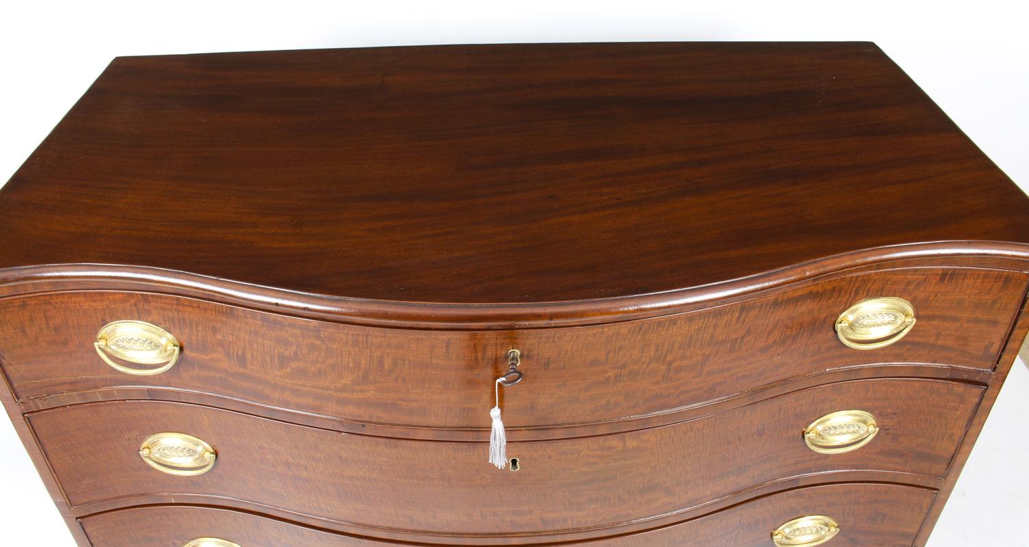 English Antique George III Serpentine Flame Mahogany Chest Drawers, 18th Century For Sale