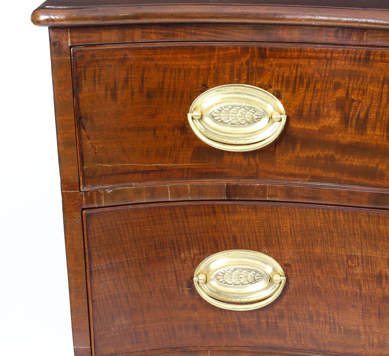 Antique George III Serpentine Flame Mahogany Chest Drawers, 18th Century For Sale 1