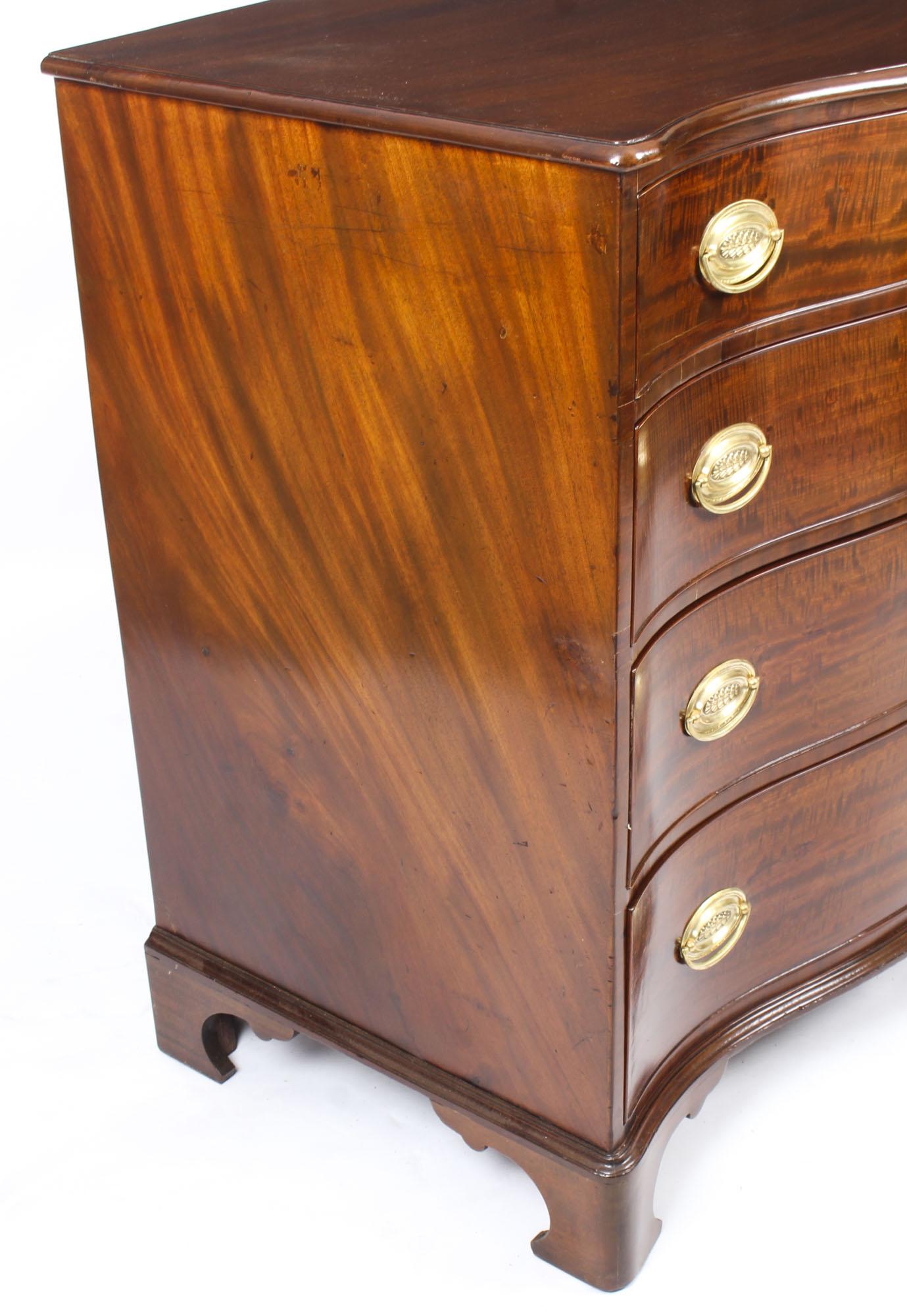 Antique George III Serpentine Flame Mahogany Chest Drawers, 18th Century For Sale 2