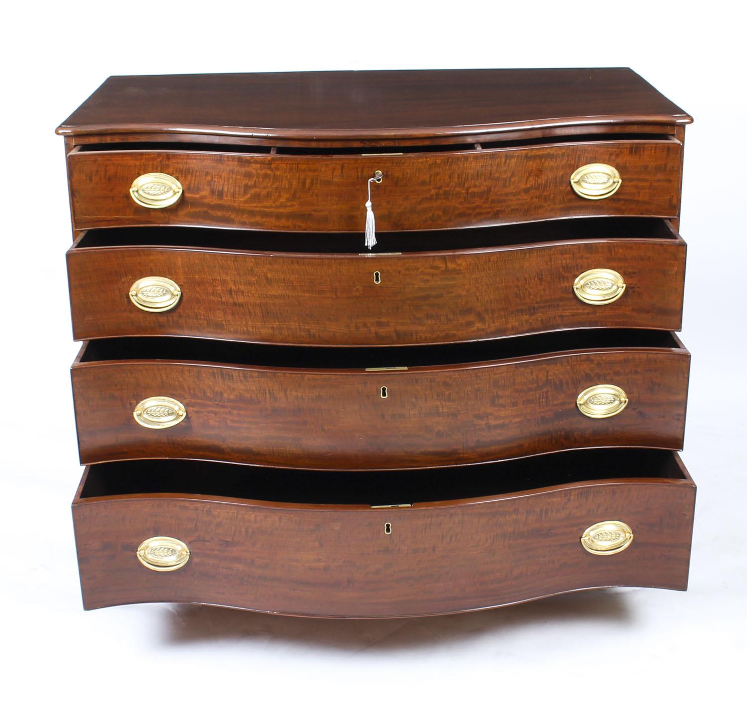 Antique George III Serpentine Flame Mahogany Chest Drawers, 18th Century For Sale 3