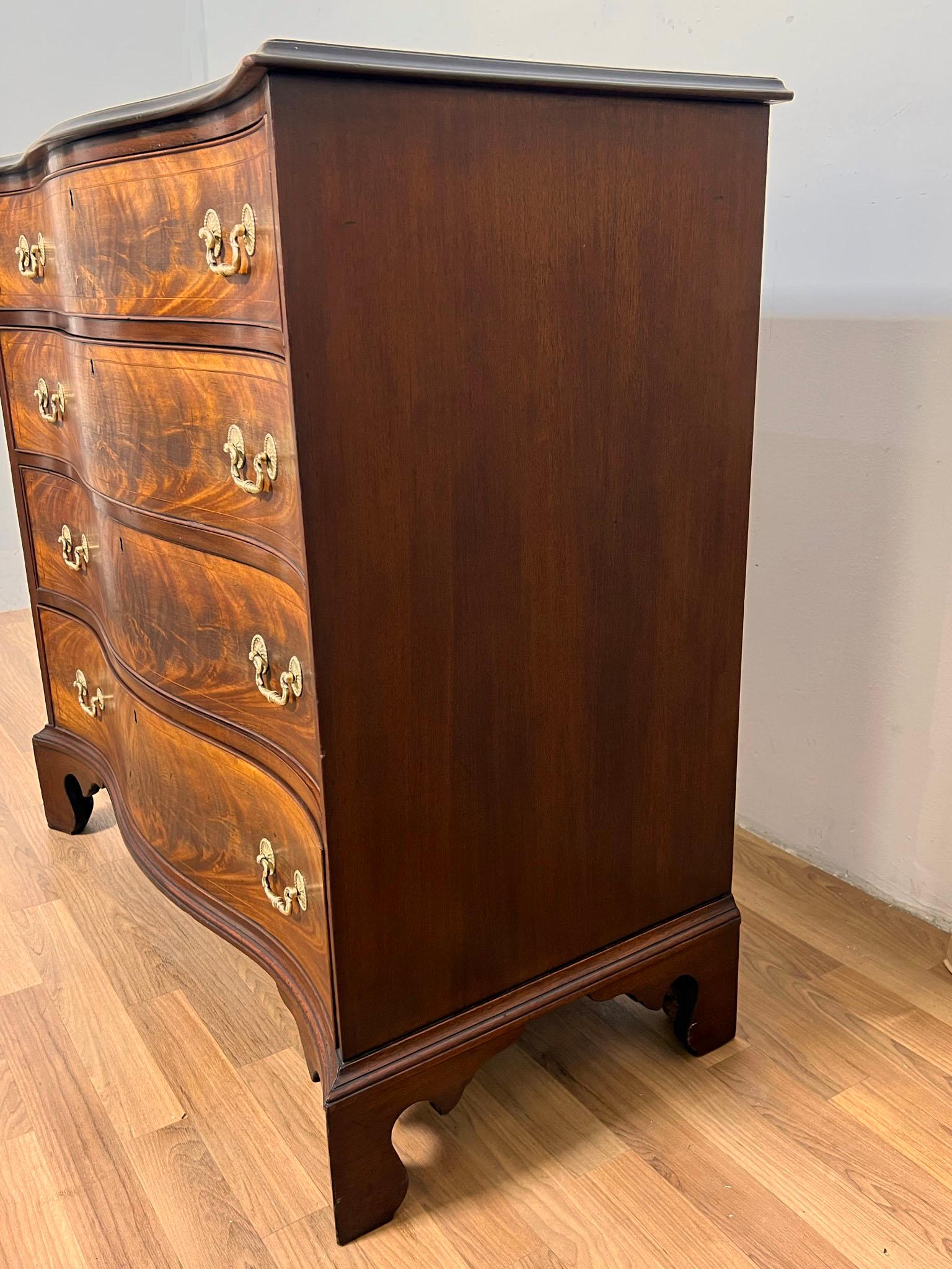 Antique George III Serpentine Mahogany Chest of Drawers, Ca. 1790s For Sale 4