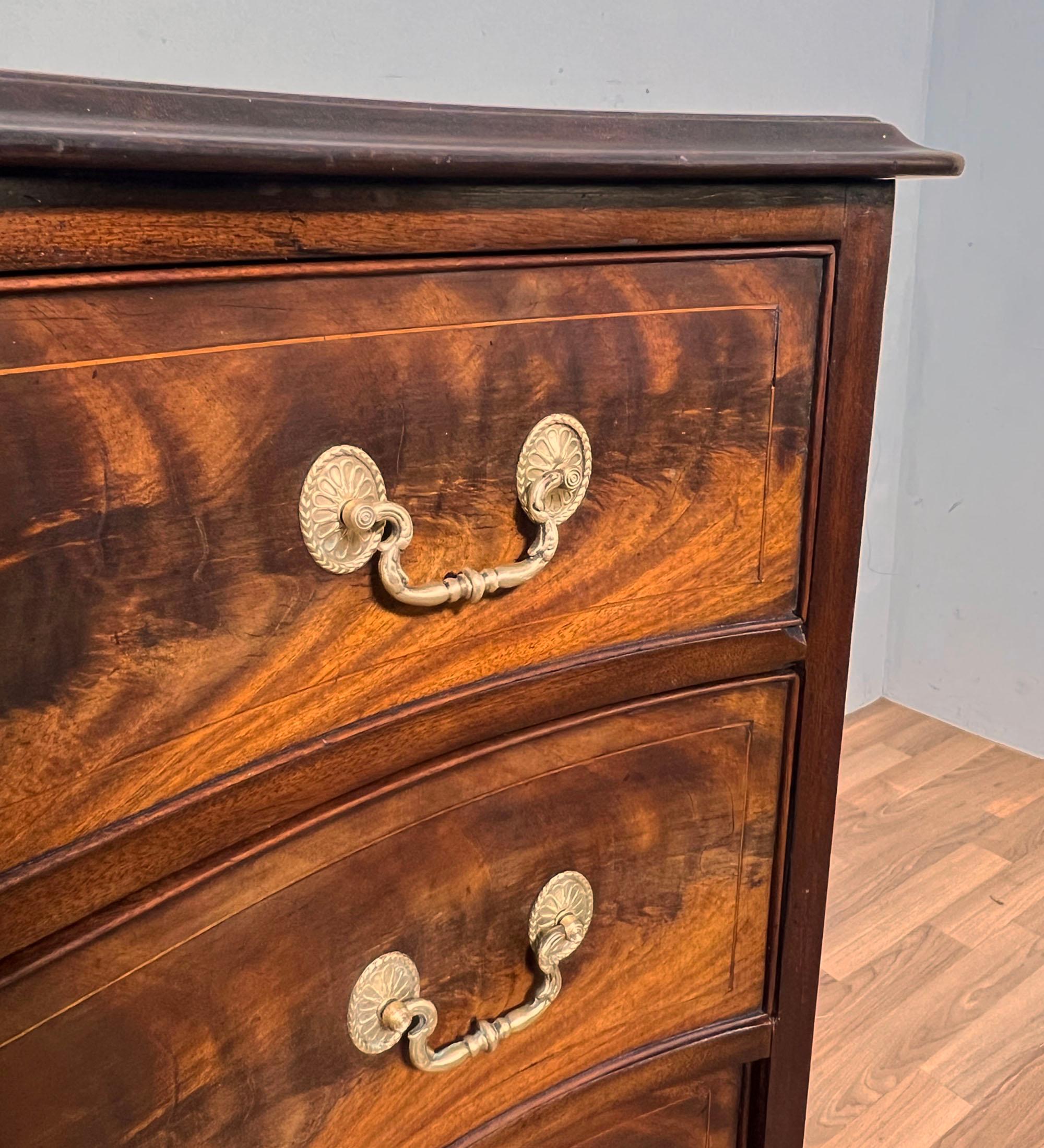 Antique George III Serpentine Mahogany Chest of Drawers, Ca. 1790s For Sale 1
