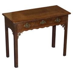 Mesa auxiliar antigua Jorge III circa 1760 Madera dura muy pesada Chippendale tallada