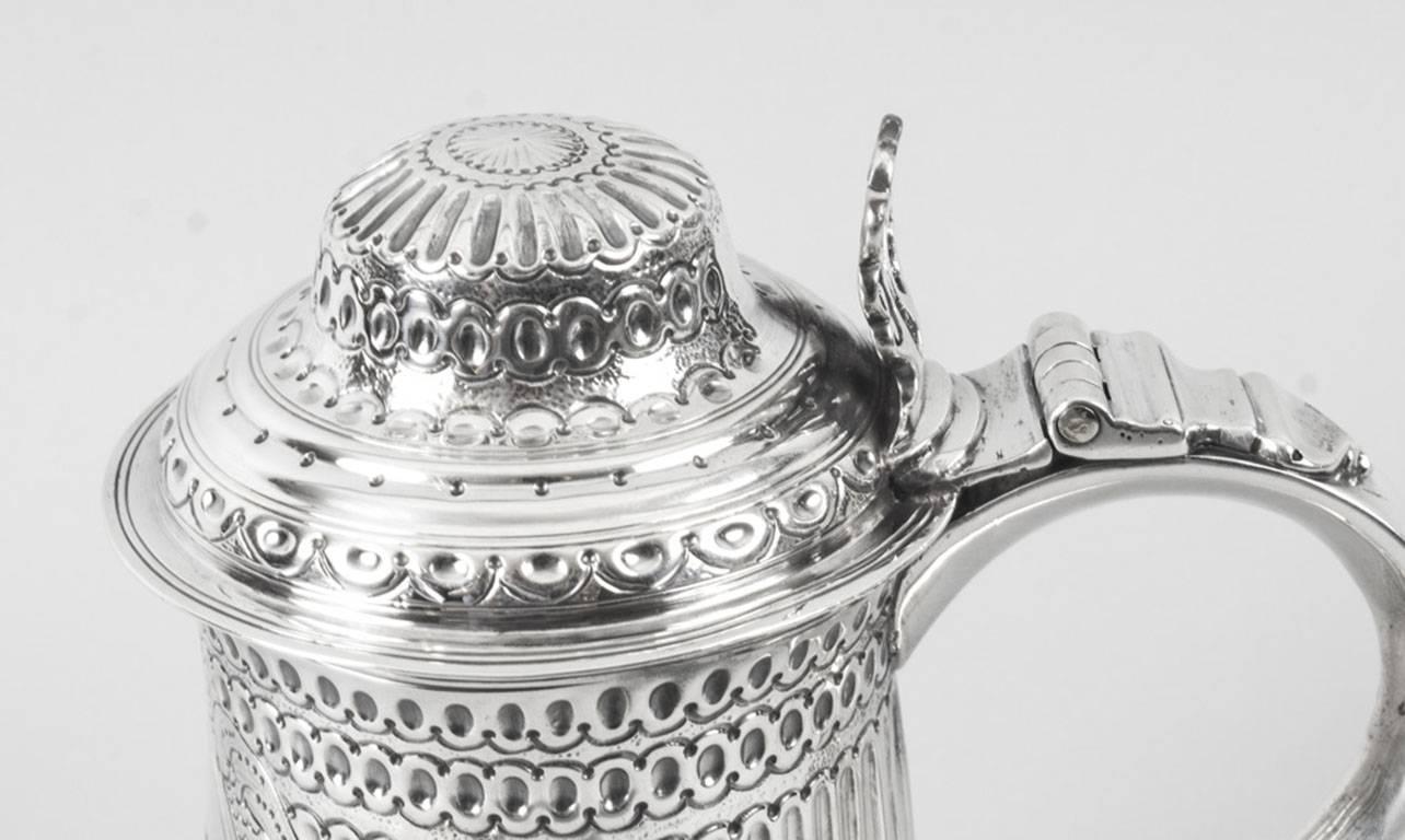This is a wonderful antique English George III silver lidded tankard with hallmarks for London 1793 and the makers mark of the renowned silversmiths Peter & Anne Bateman, of the famous Bateman family of siversmiths.

The tankard has wonderful