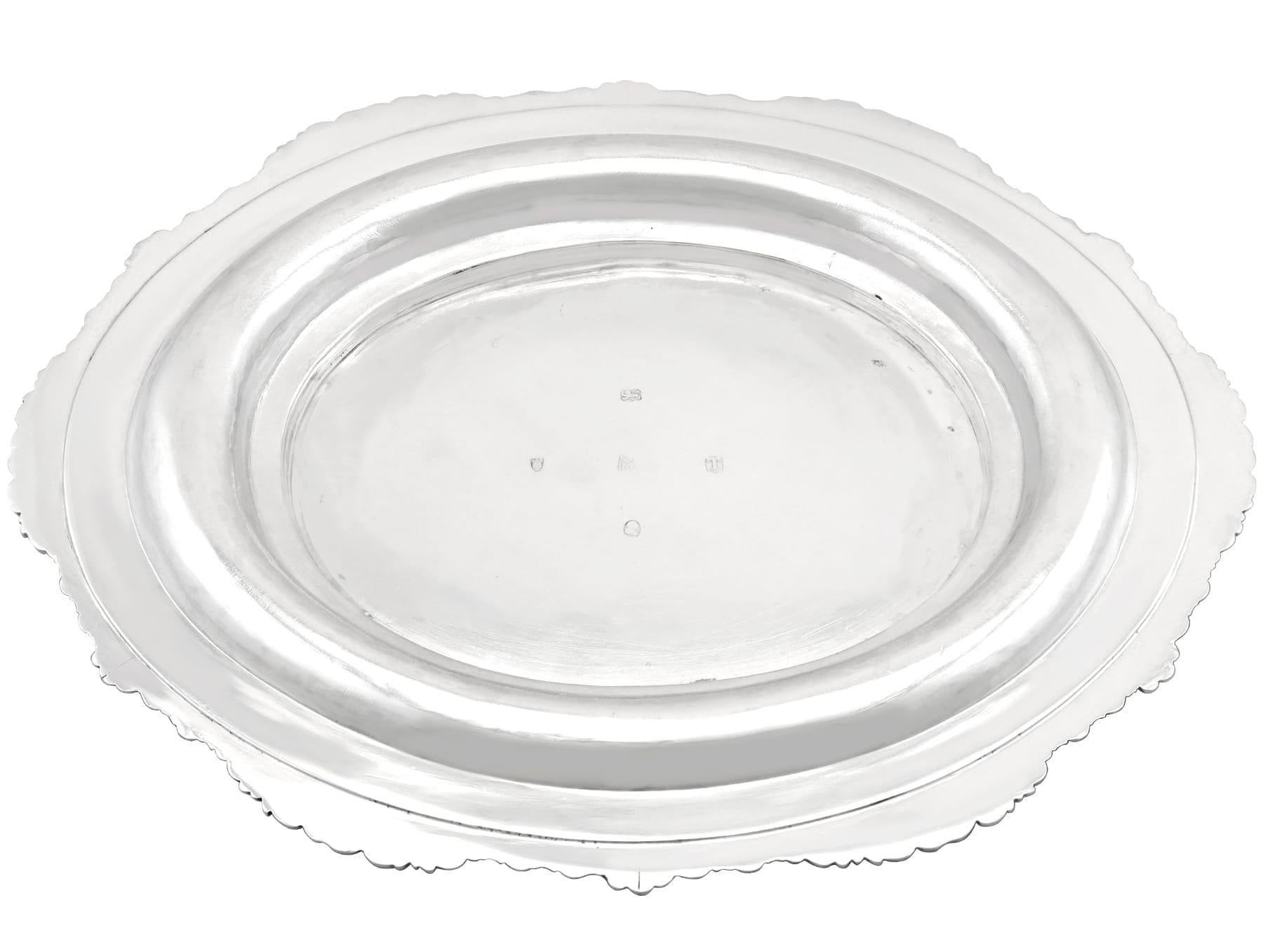 Antique George III Sterling Biscuit Box (1814) For Sale 9