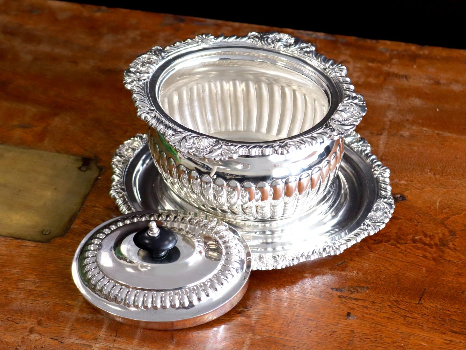 Antique George III Sterling Biscuit Box (1814) In Excellent Condition For Sale In Jesmond, Newcastle Upon Tyne