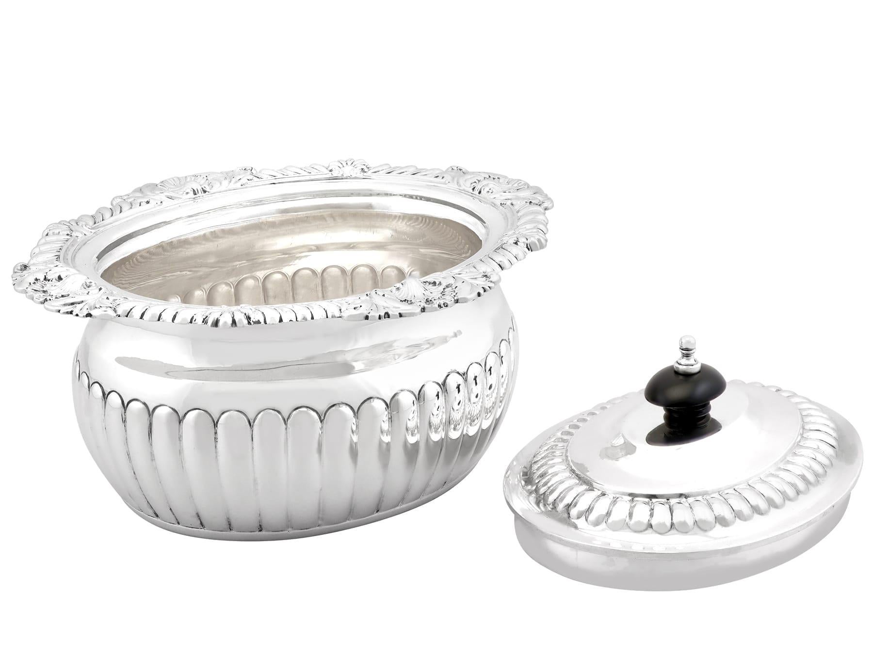 Antique George III Sterling Biscuit Box (1814) For Sale 1