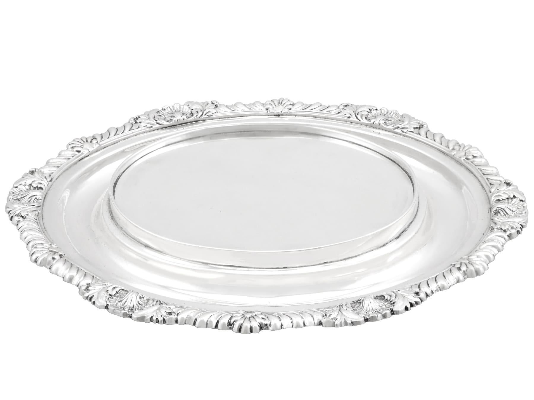 Antique George III Sterling Biscuit Box (1814) For Sale 3