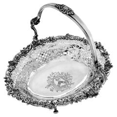 Panier ancien en argent sterling George III 1771 avec poignée pivotante pour pain à fruits et gâteaux