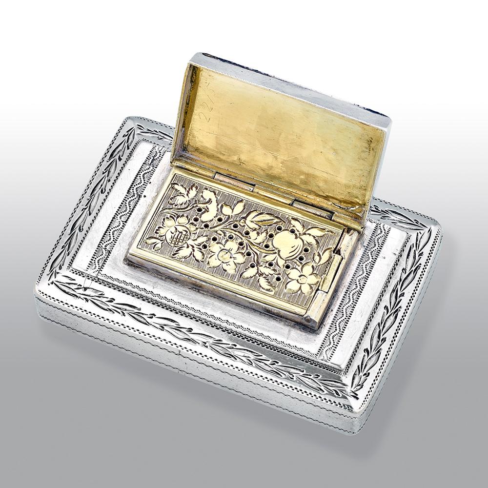 Inciso Antica tabacchiera e vinaigrette combinata in argento sterling di Giorgio III in vendita