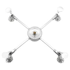 Antike George III.-Sterlingsilberschale mit Kreuz aus Sterlingsilber (1764)