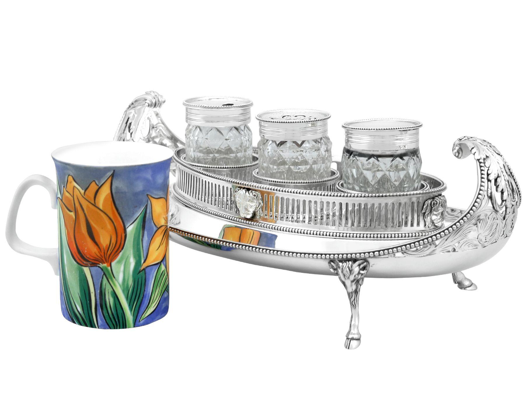 18th Century Sterling Silver Ladies Inkstand In Excellent Condition For Sale In Jesmond, Newcastle Upon Tyne