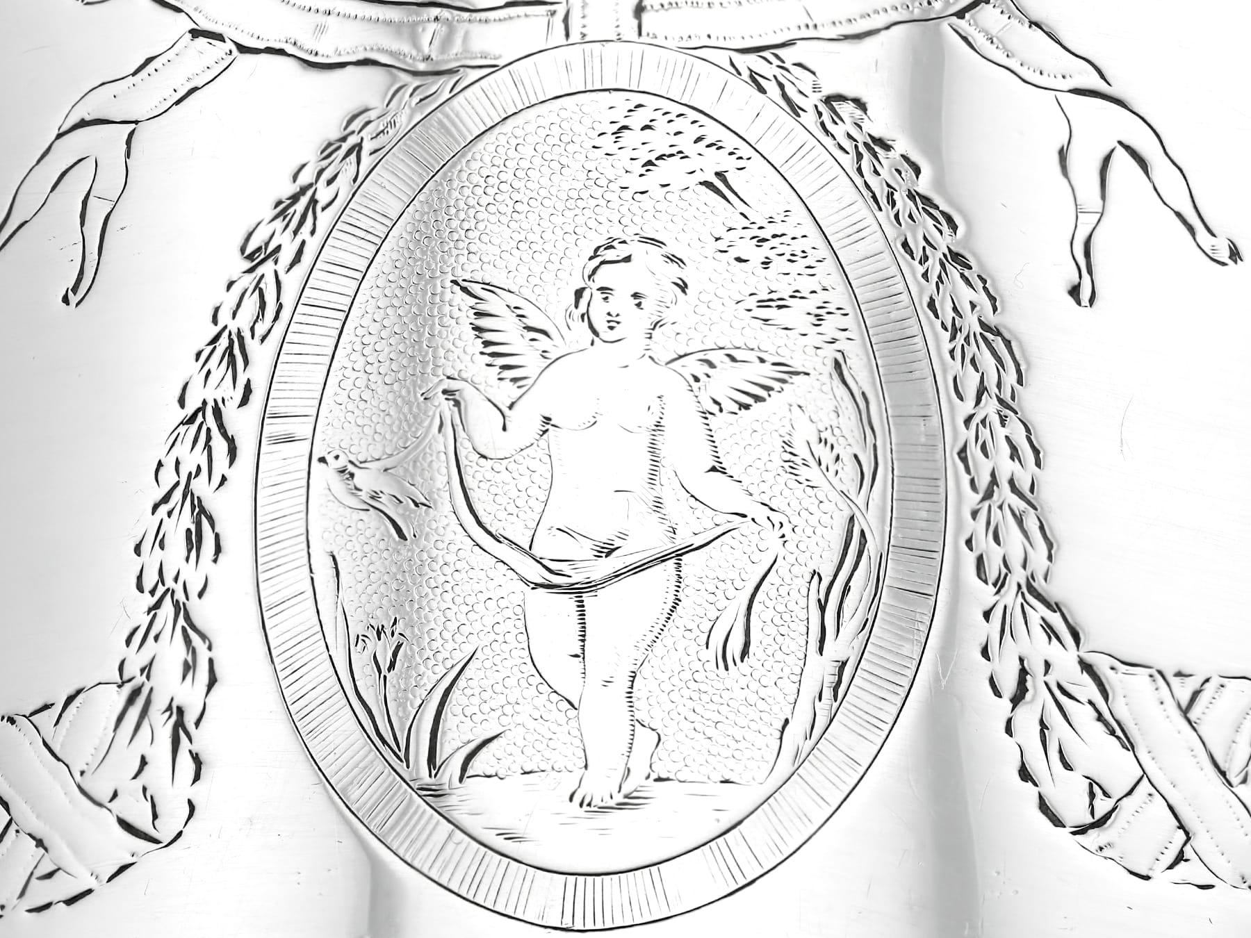 Antike George III.-Teedose mit Verschluss aus Sterlingsilber (1783) im Angebot 8