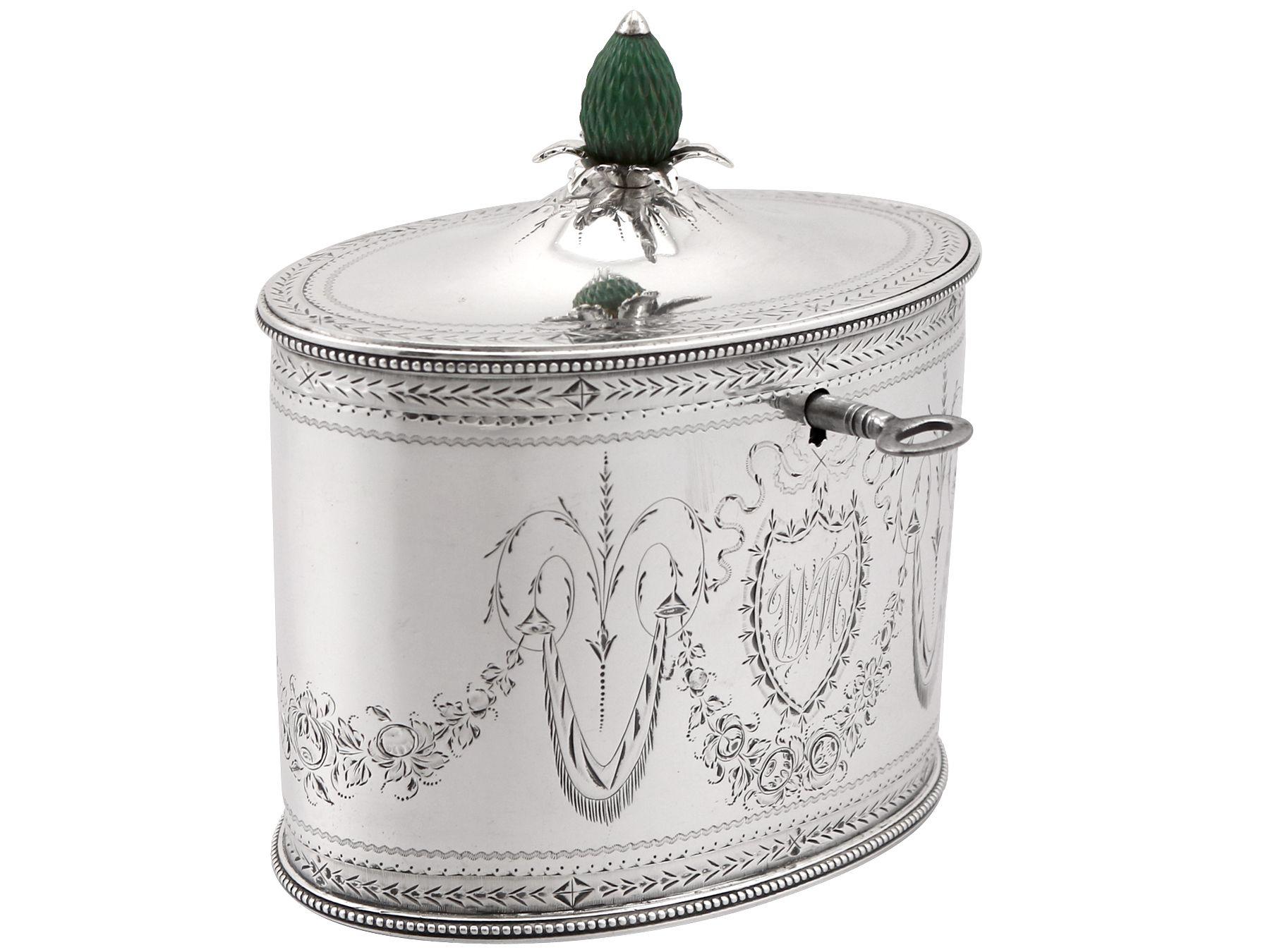 Antique George III Sterling Silver Locking Tea Caddy by Henry Chawner In Excellent Condition For Sale In Jesmond, Newcastle Upon Tyne