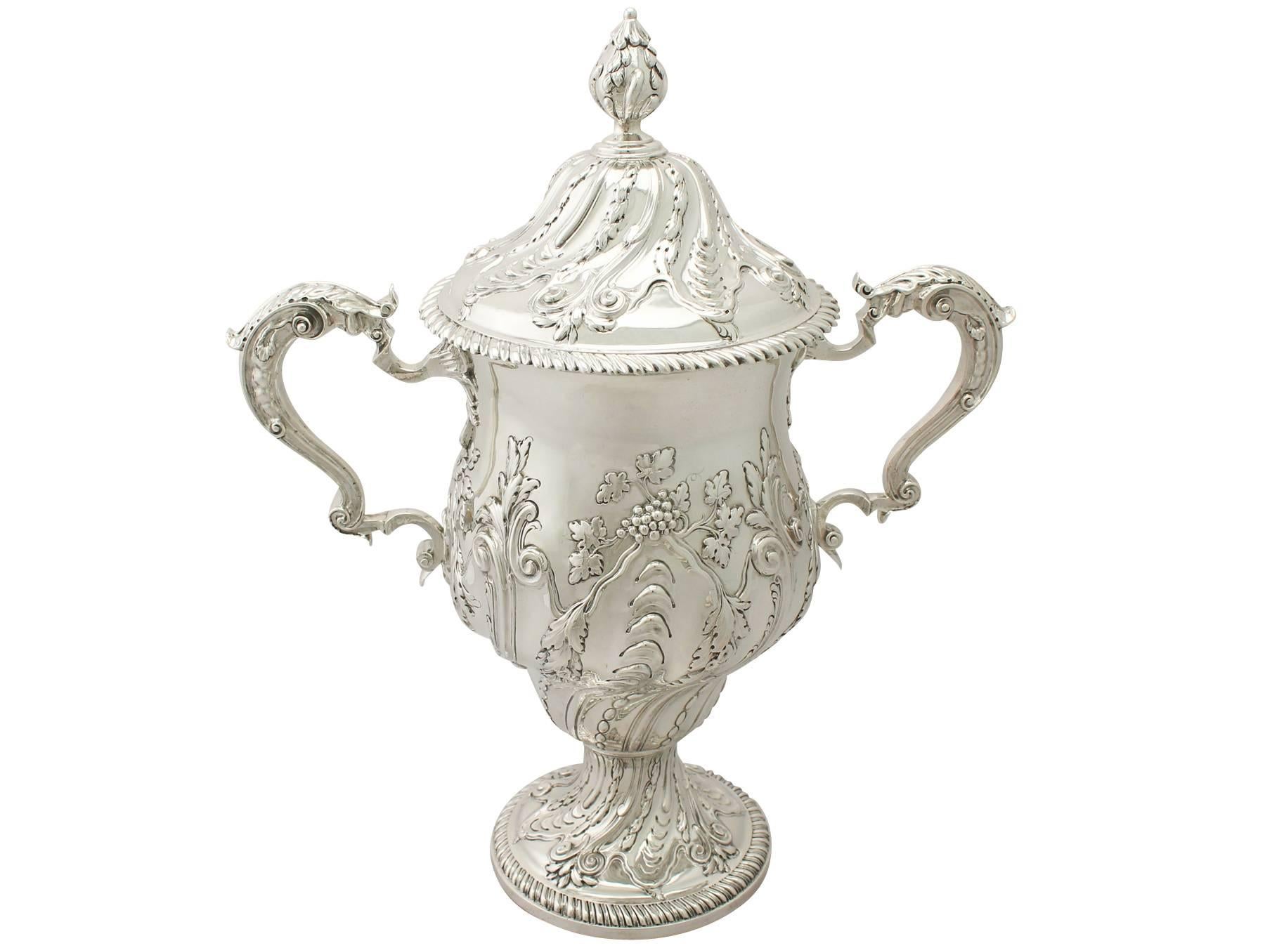 Antique George III Sterling Silver Presentation Cup and Cover In Excellent Condition In Jesmond, Newcastle Upon Tyne