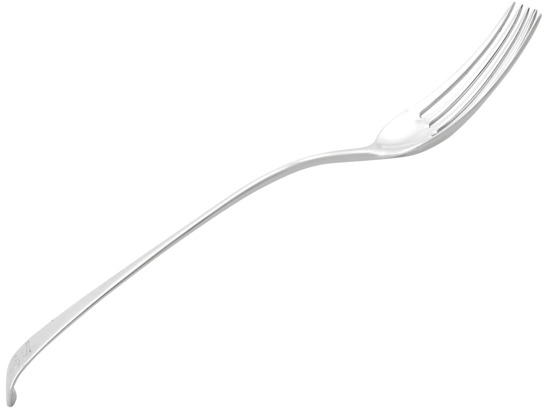 Une fourchette à salade exceptionnelle, fine et impressionnante, en argent sterling de l'époque géorgienne, à motif Old English, qui vient s'ajouter à notre collection de couverts en argent.

Cette exceptionnelle fourchette de service à salade en