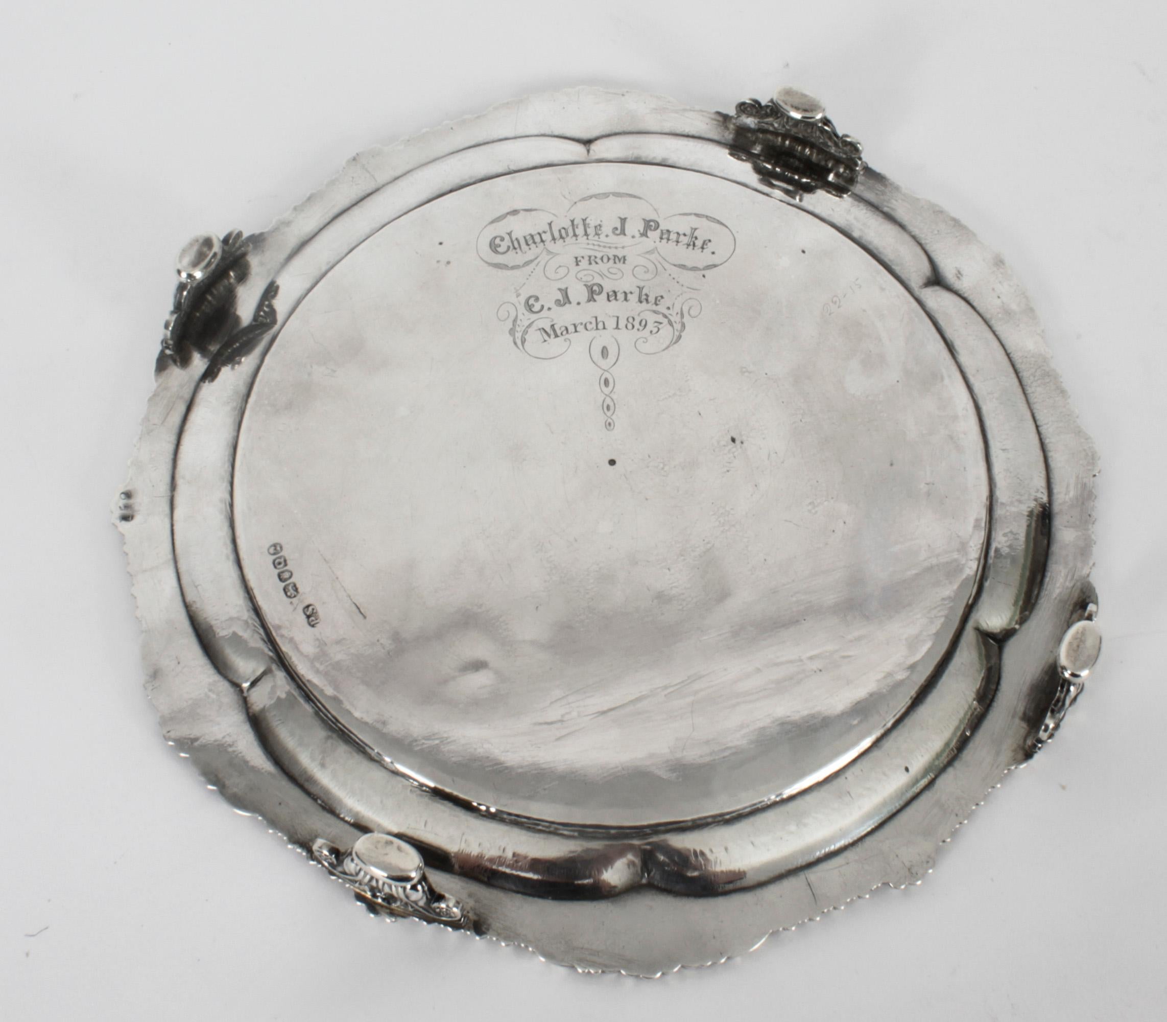Antiguo salvamanteles de plata de ley Jorge III de Paul Storr 1811 Siglo XIX en venta 6