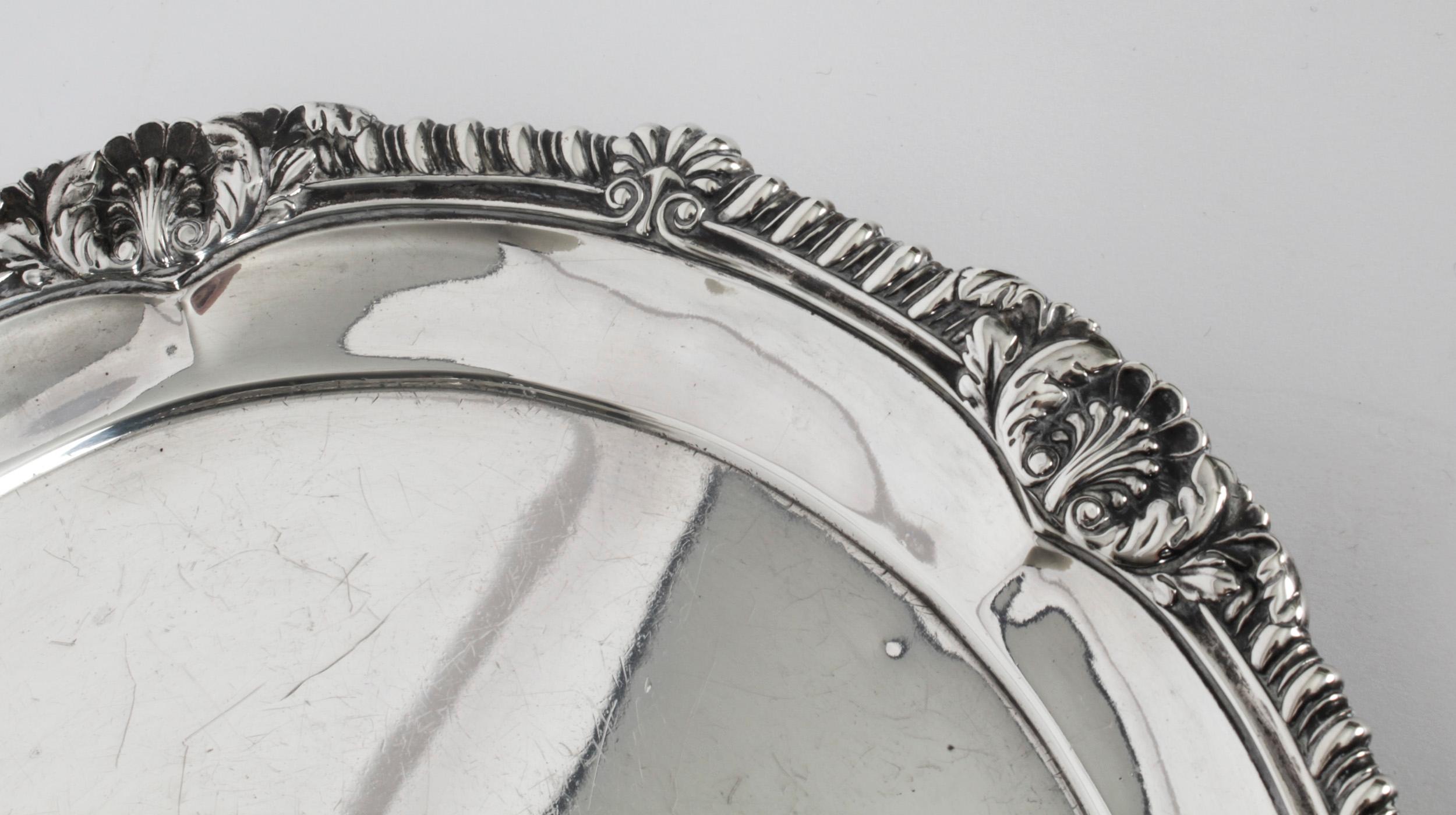 Antiguo salvamanteles de plata de ley Jorge III de Paul Storr 1811 Siglo XIX en venta 3
