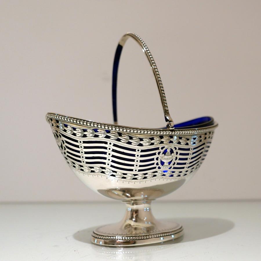 Antique George III Sterling Silver Sugar Basket London 1780 William Holmes For Sale 3