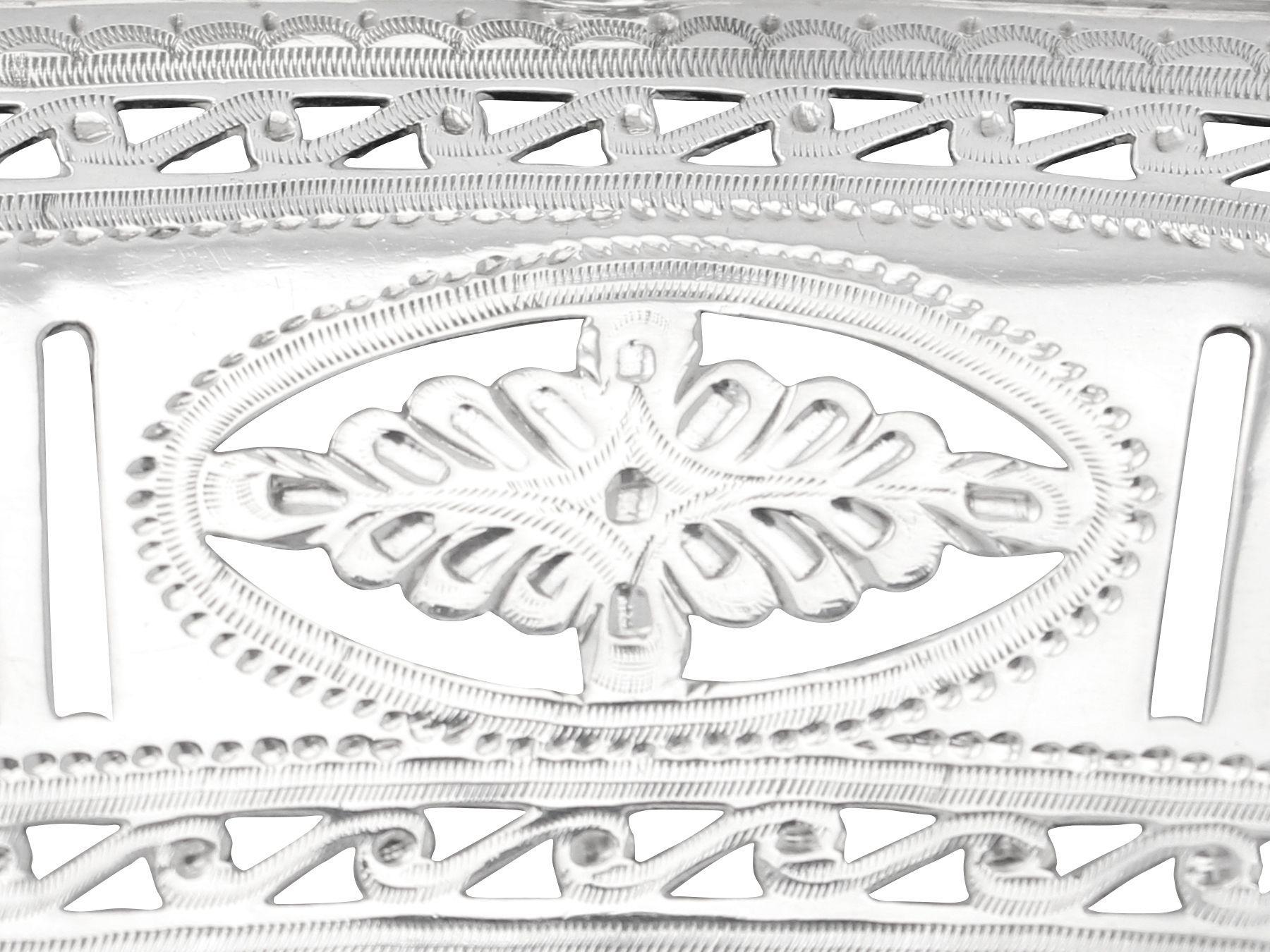 Antico cestino per dolci in argento sterling di Giorgio III in vendita 1