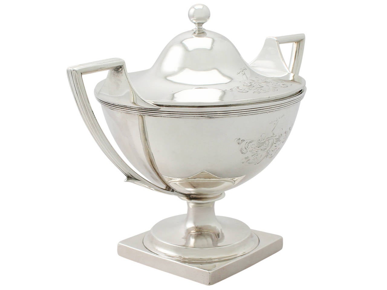 A fine and impressive antique Georgian English sterling silver tureen; an addition to our dining silverware collection.

This fine antique George III English sterling silver tureen has a circular rounded form onto a pedestal with a circular