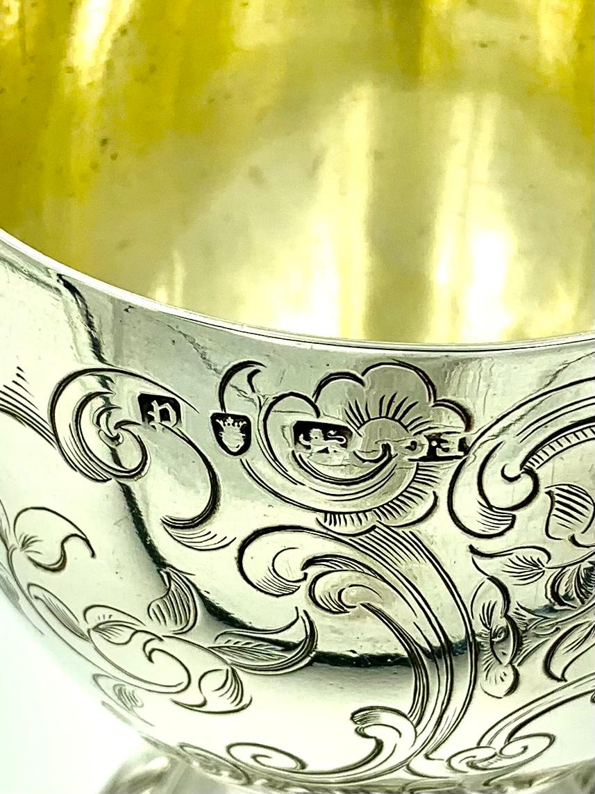 Repoussé Antique gobelet à vin en argent sterling George III, Londres, Francis Crump, 1770 en vente