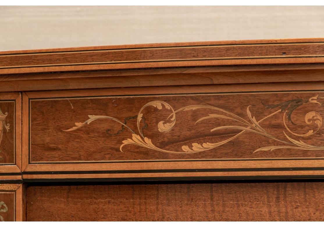 Antiker Demilune-Intarsienschrank aus Seidenholz im George-III-Stil (Englisch) im Angebot