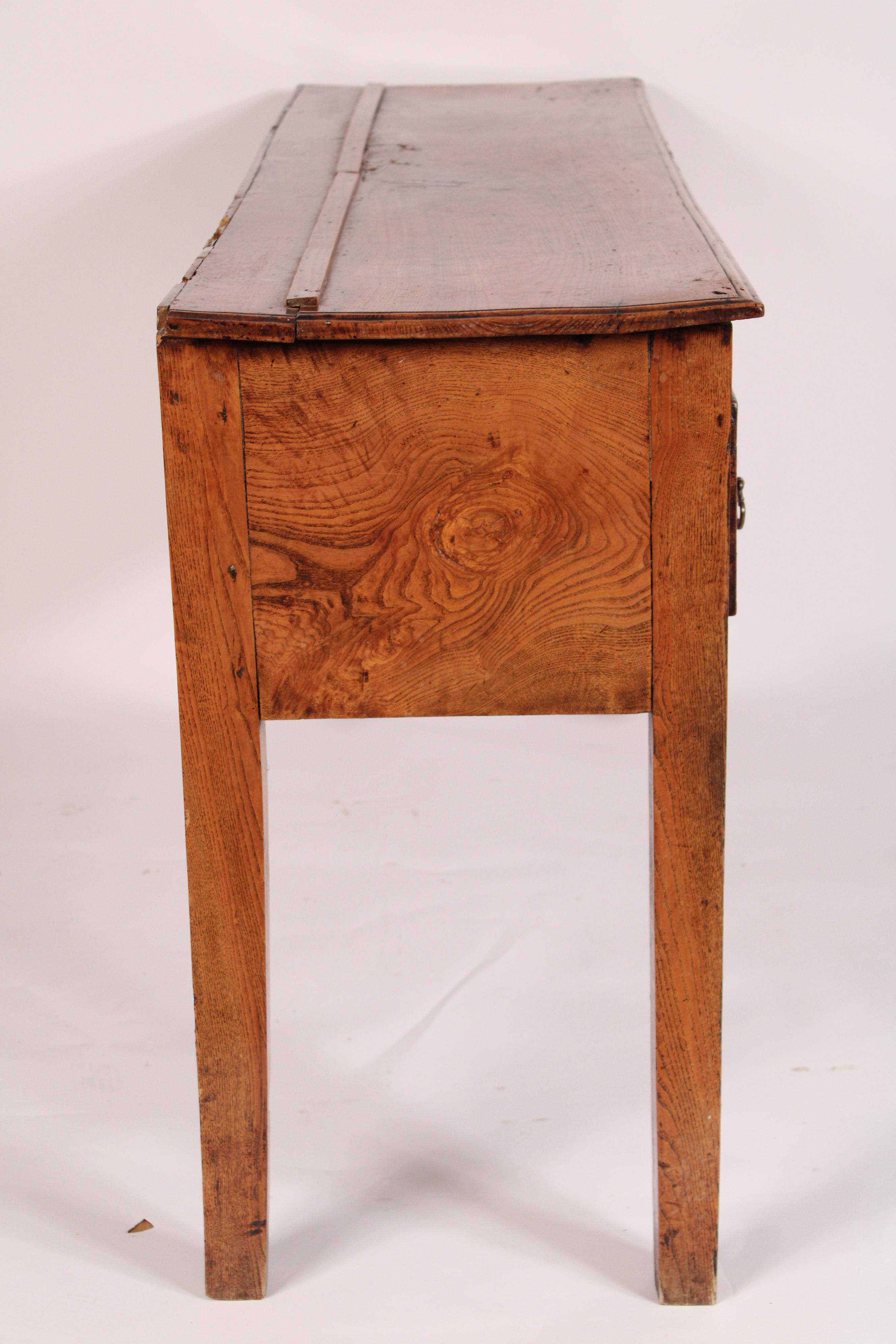 Antique George III Style Elm Wood Sideboard In Good Condition For Sale In Laguna Beach, CA