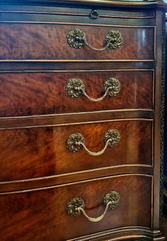 Antike Kommode aus Mahagoni im Stil von George III