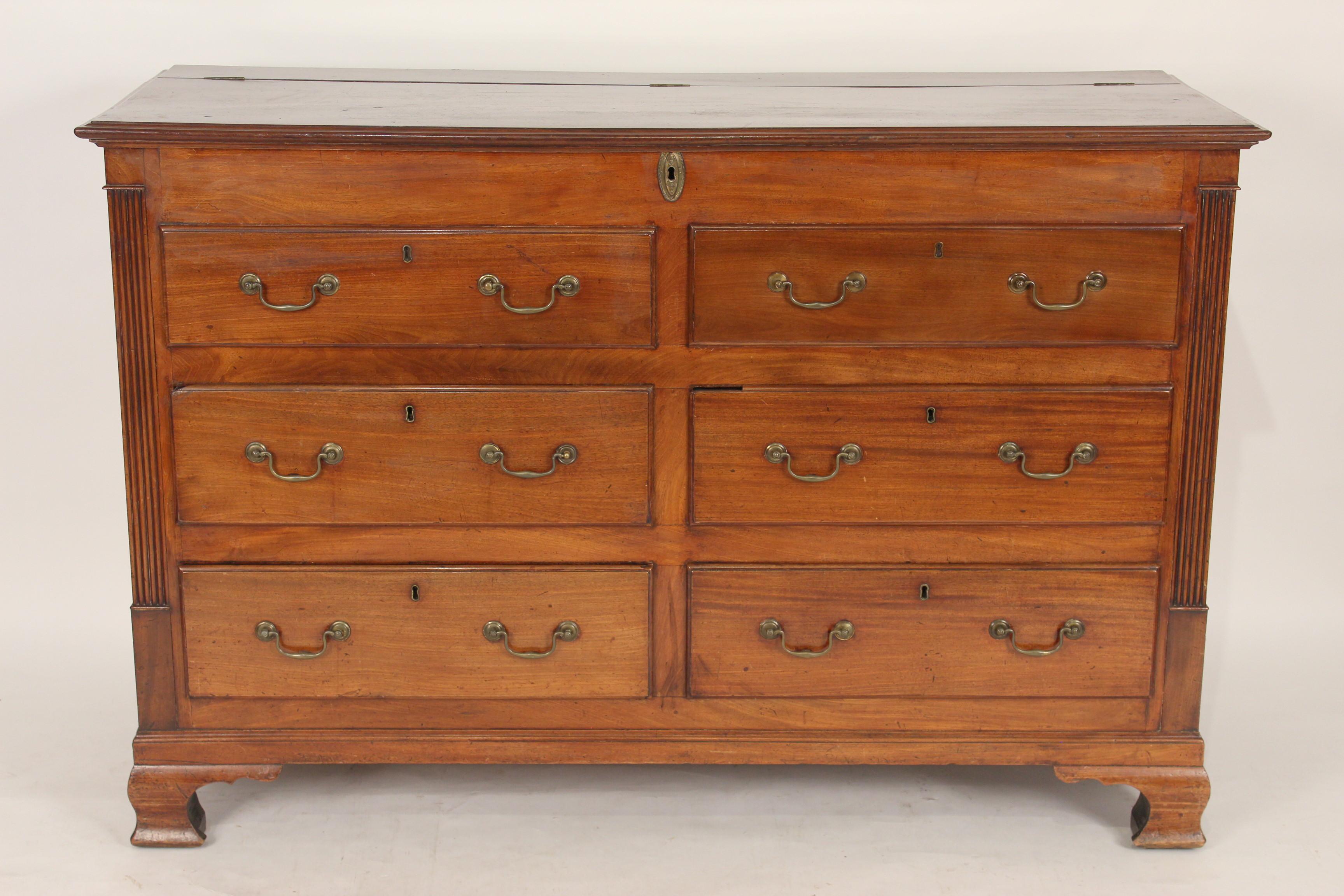 Antique George III style mahogany mule chest, 19th century. With columns flanking drawers, ogee bracket feet and nice patina to the mahogany. The top is hinged and lifts up, there are 6 functioning drawers for storage. Normally only the bottom 4