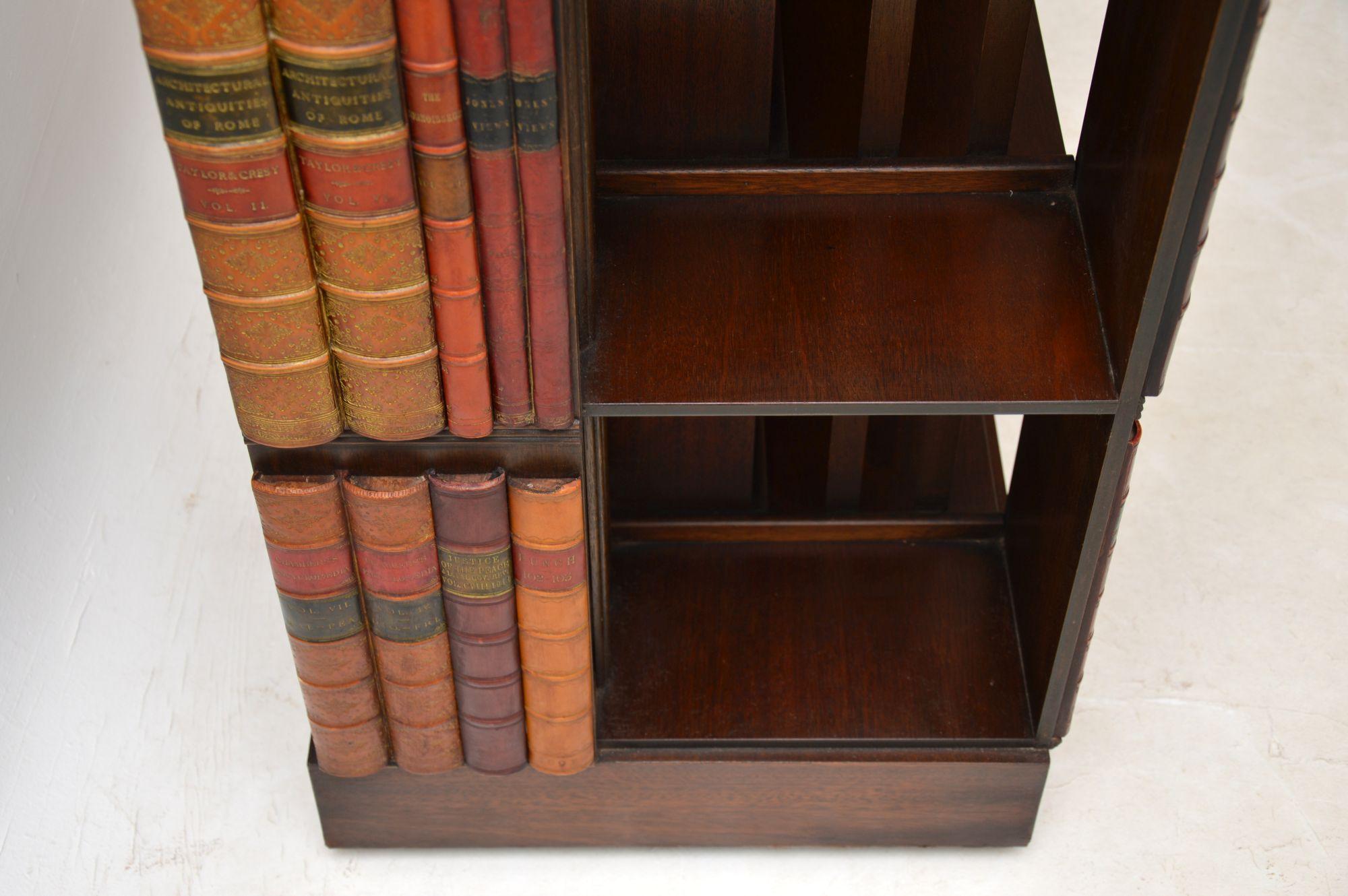 Antique George III Style Mahogany Revolving Bookcase Stand In Good Condition In London, GB