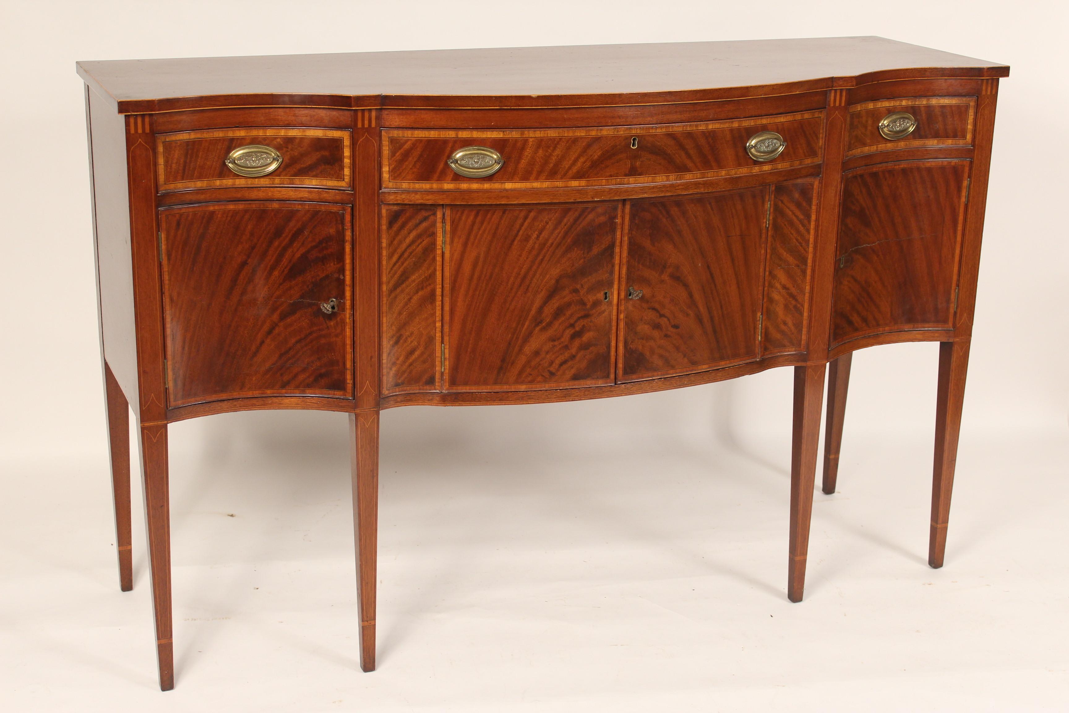 Antique George III Style Mahogany Sideboard In Good Condition In Laguna Beach, CA