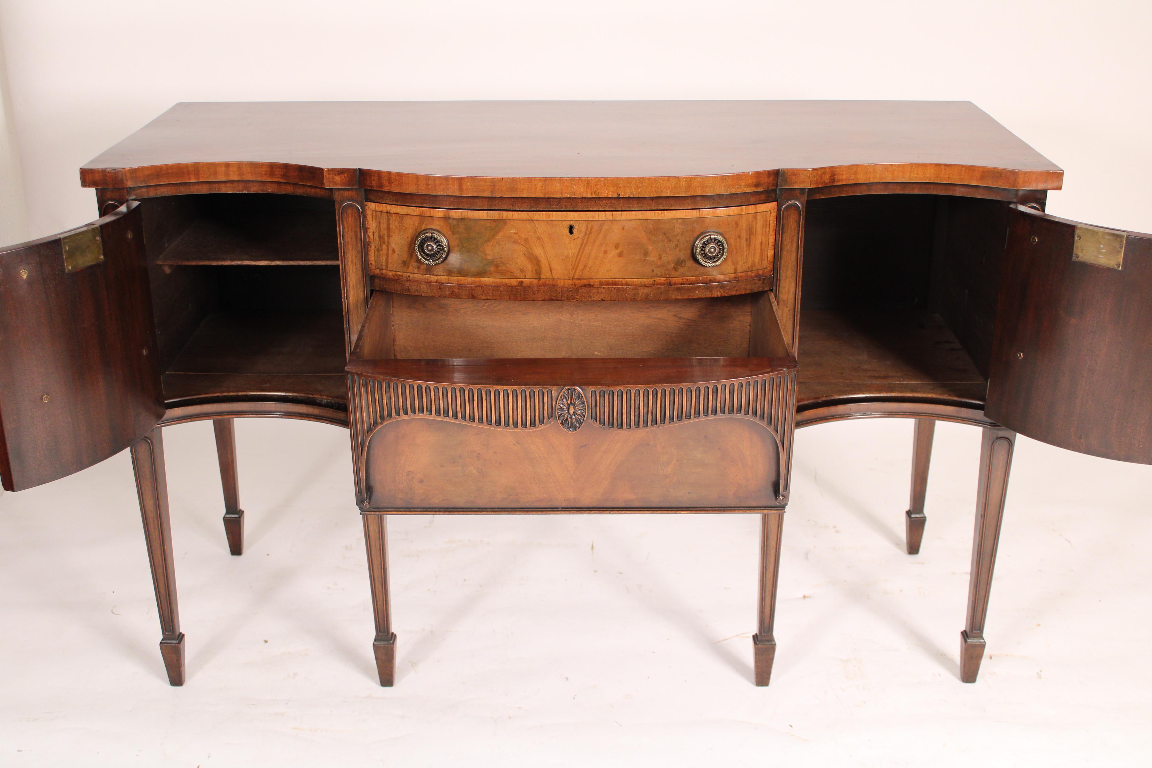 Antique George III Style Mahogany Sideboard In Good Condition In Laguna Beach, CA