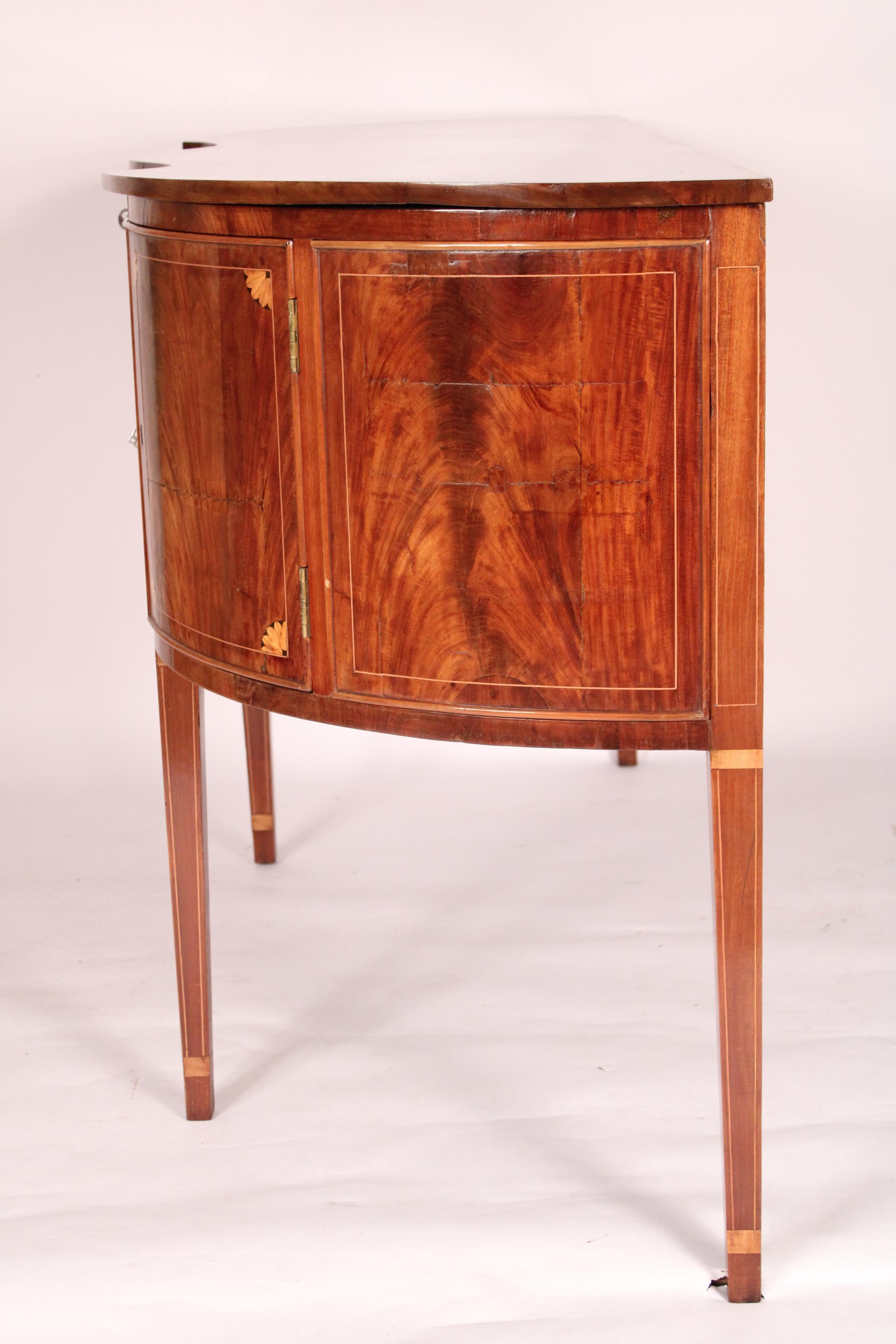 XIX secolo Antica credenza in mogano in stile Giorgio III in vendita