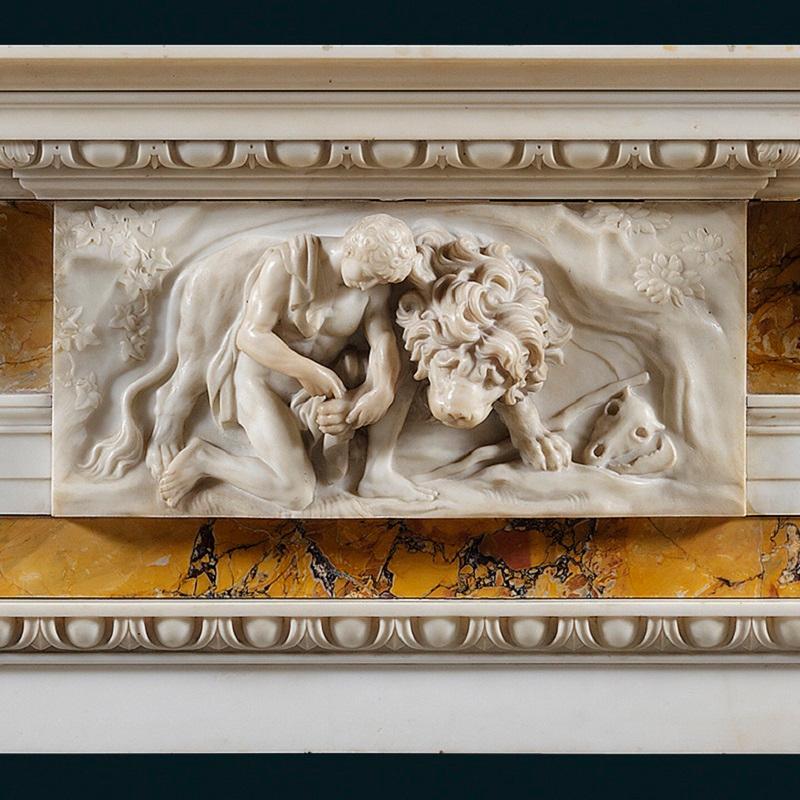 Antiker Kaminsims aus weißem Bildhauer- und Siena-Marmor im George-III-Stil (Britisch) im Angebot