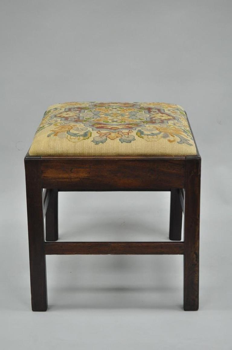 Antique George III Third English Solid Mahogany Needlepoint Bench Seat Chair In Good Condition In Philadelphia, PA