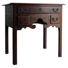 Antico tavolino lowboy in Oak di Giorgio III, fine del XVIII secolo