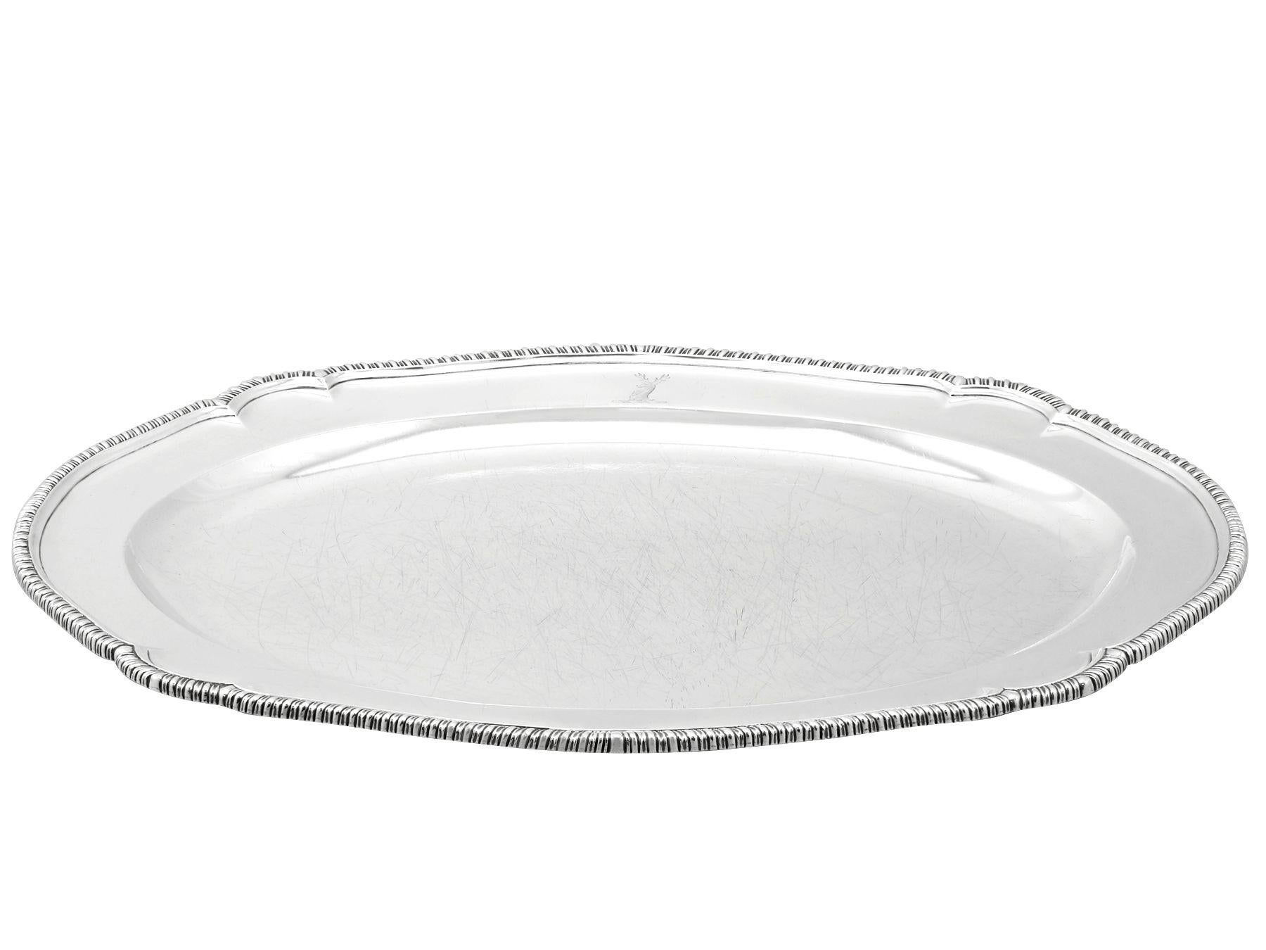 An exceptional, fine and impressive antique Georgian York sterling silver meat platter made by Robert Cattle & James Barber; an addition to our dining silverware collection.

This magnificent antique George III sterling silver platter has an oval