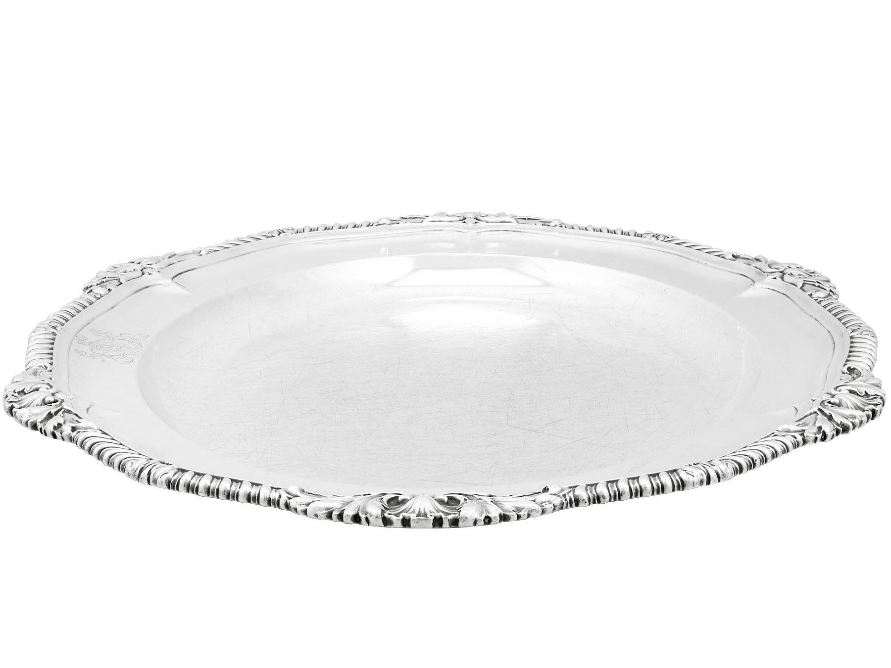 Paul Storr Antique 1825 Sterling Silver Platter In Excellent Condition In Jesmond, Newcastle Upon Tyne
