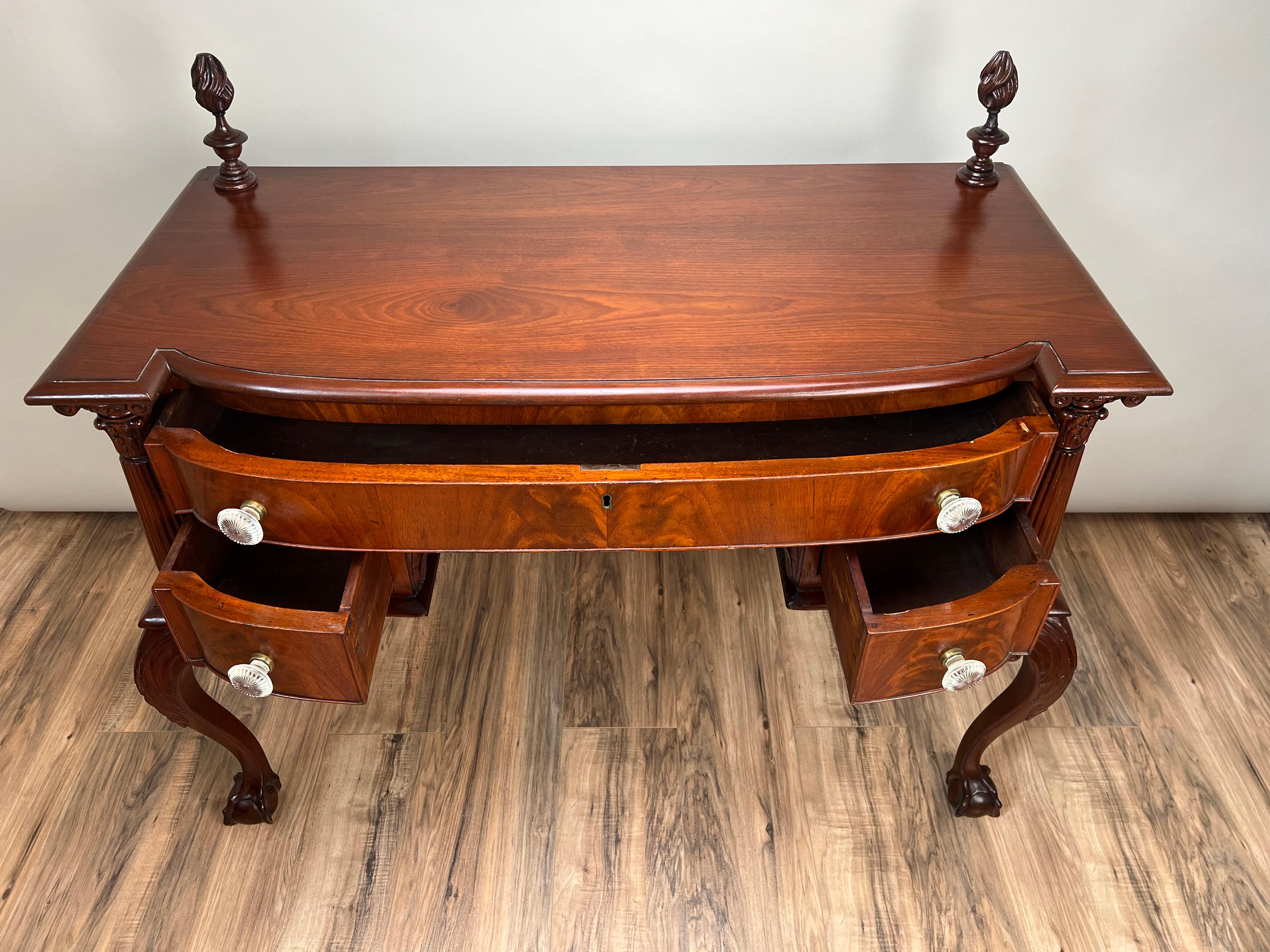 Antico Buffet in mogano a fiamma Giorgio IV Chippendale c.C. Metà del XIX secolo in vendita 5