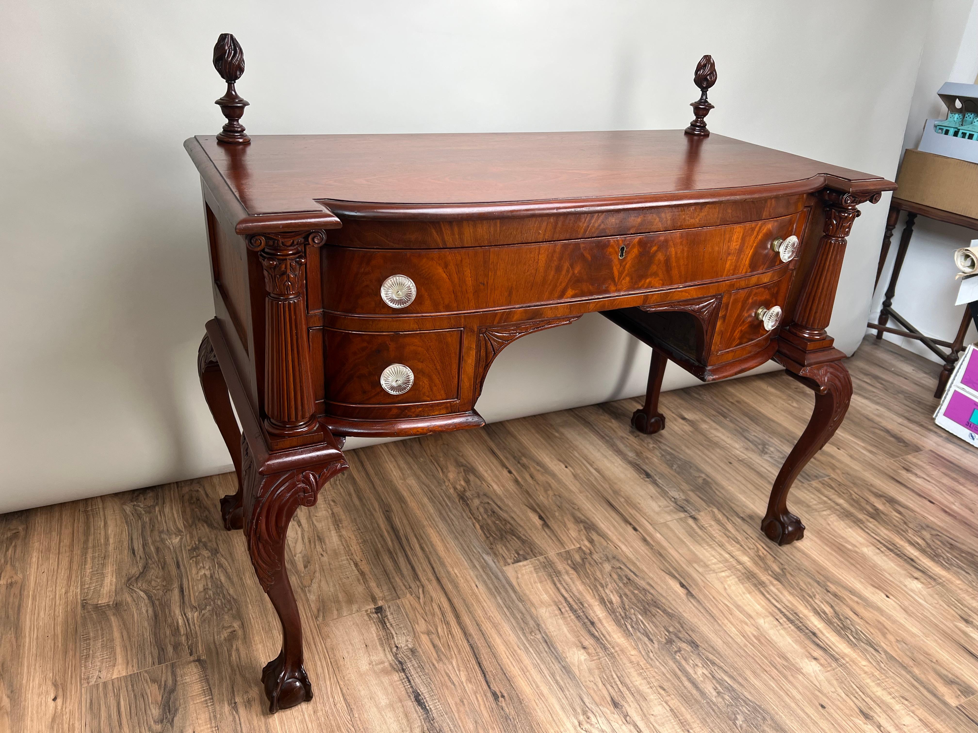 Inglese Antico Buffet in mogano a fiamma Giorgio IV Chippendale c.C. Metà del XIX secolo in vendita