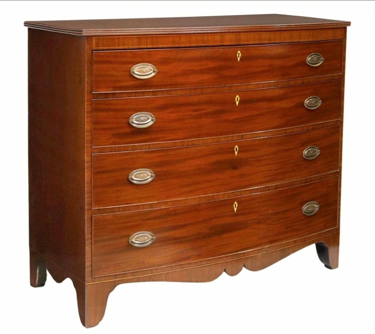 A handsome period George IV (1820-1830) mahogany bow front chest of drawers dresser - commode. 

Hand-crafted in the United Kingdom in the early 19th century, luxurious and refined English Georgian Regency style, featuring high-quality solid wood