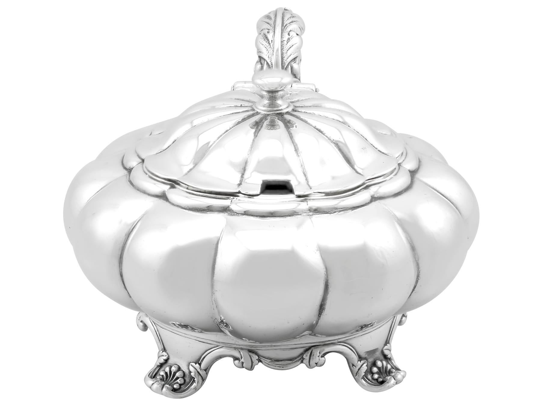 Inglese Antico vaso da senape in argento sterling di Giorgio IV (1827) in vendita
