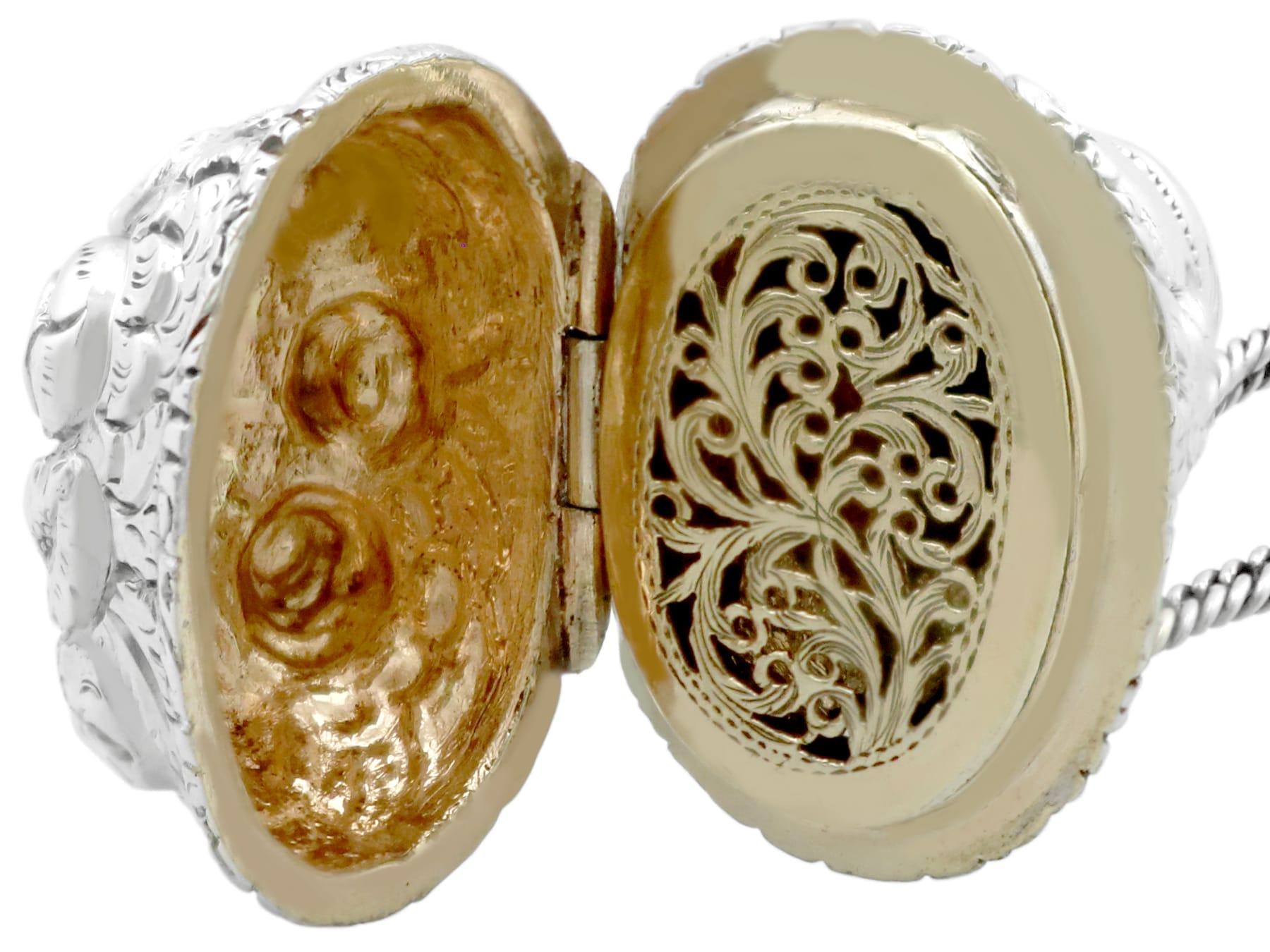 Vinaigrette ancienne en argent sterling en vente 4