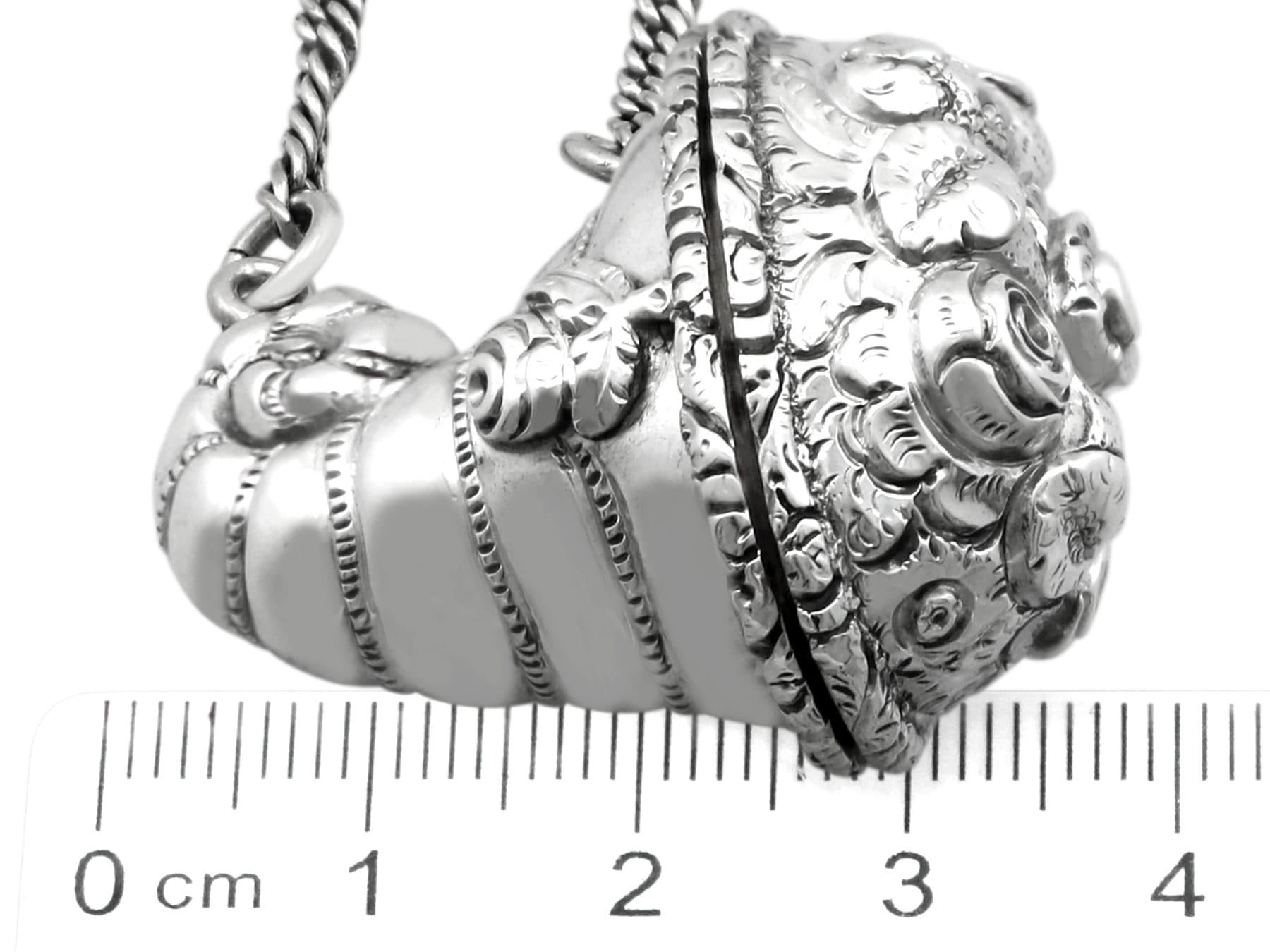 Vinaigrette ancienne en argent sterling en vente 7