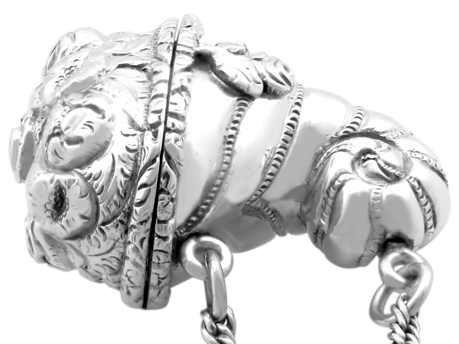 Vinaigrette ancienne en argent sterling en vente 2