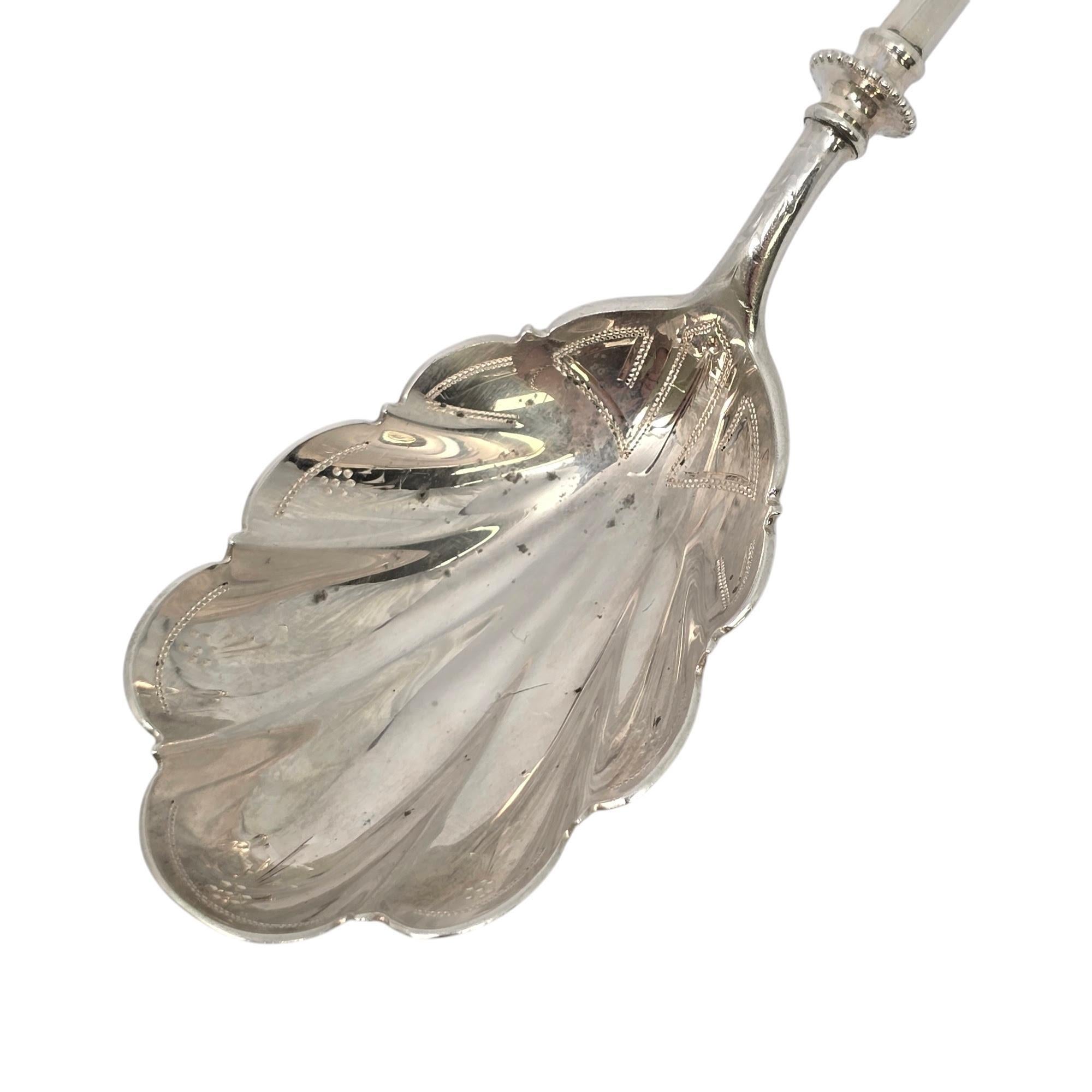 Antico George Sharp in argento Sterling Ornamental Ball Berry Spoon w/Mono #19865 in vendita 1