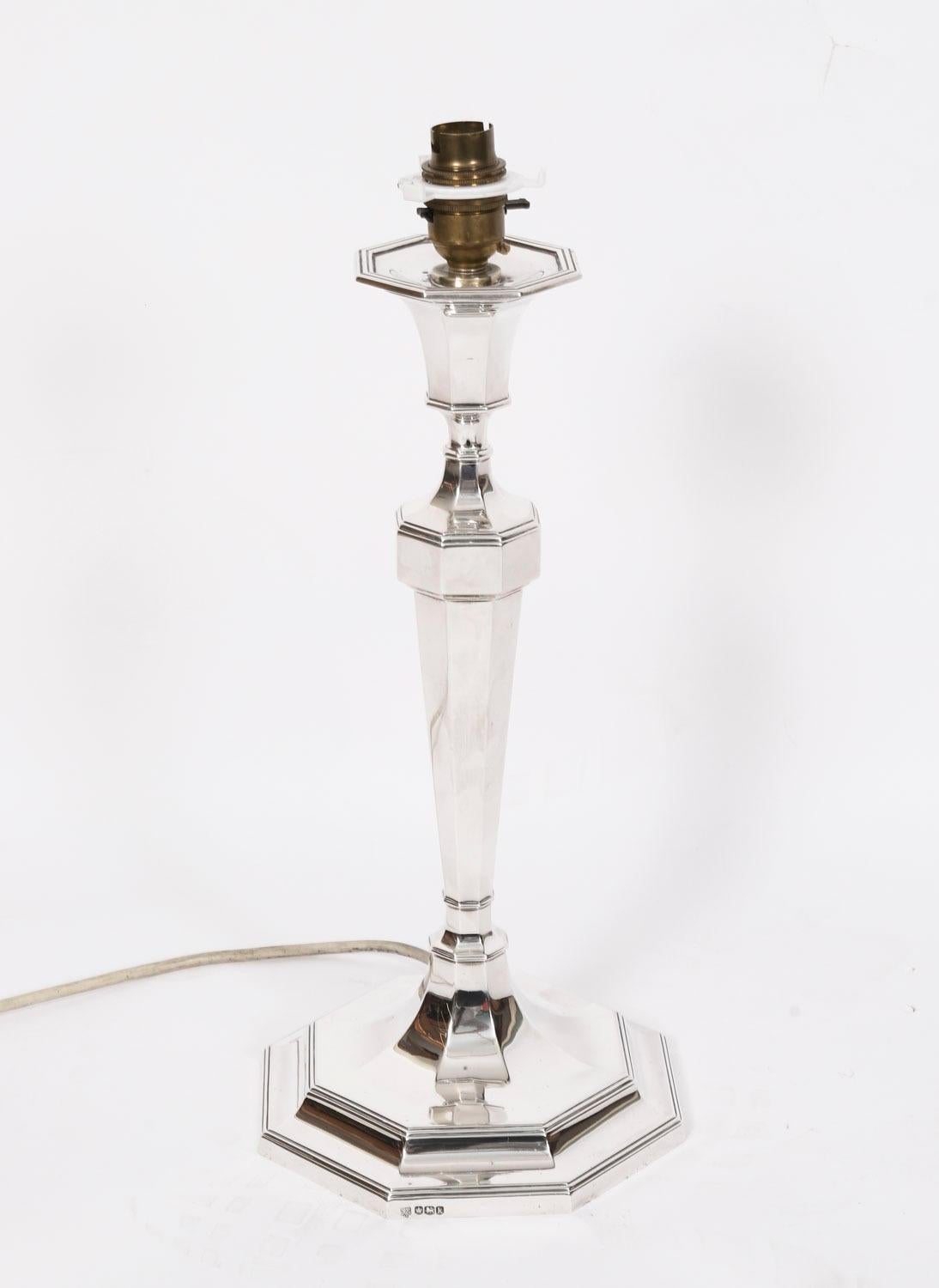 This is an impressive large antique George V Art Deco sterling silver table lamp bearing hallmarks for Sheffield 1927 and the makers mark of the renowned silversmiths Hawksworth Eyre & Co Ltd.

The lamp is of simple elegant sculptural form with