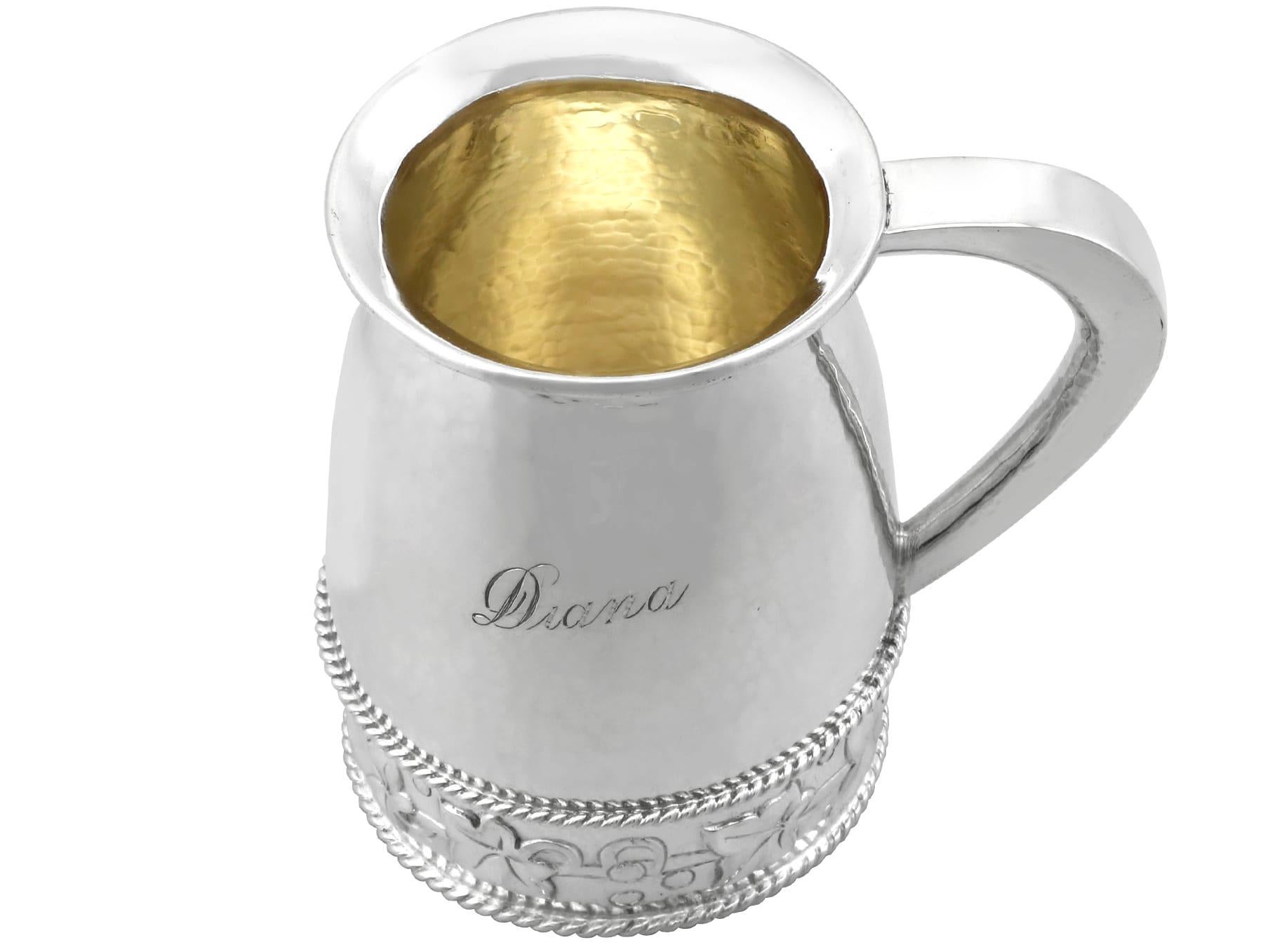 An exceptional, fine and impressive antique George V English sterling silver Arts and Crafts style mug made by Albert Edward Jones; part of our Arts and Crafts silverware collection.

This exceptional antique George V sterling silver mug has a
