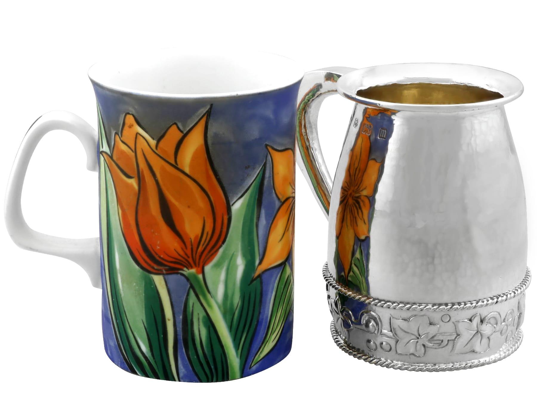 Antique George V Arts & Crafts Style Sterling Silver Mug (1911) In Excellent Condition For Sale In Jesmond, Newcastle Upon Tyne